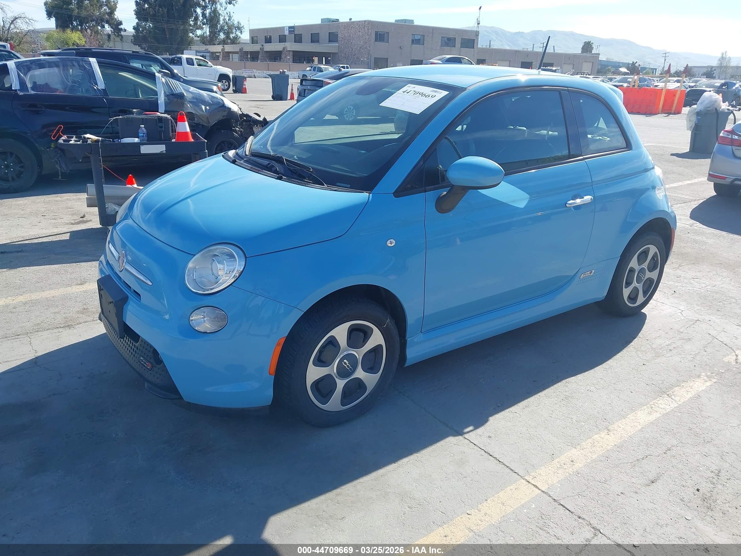 2015 Fiat 500e Battery Electric Turquoise vin: 3C3CFFGEXFT503194