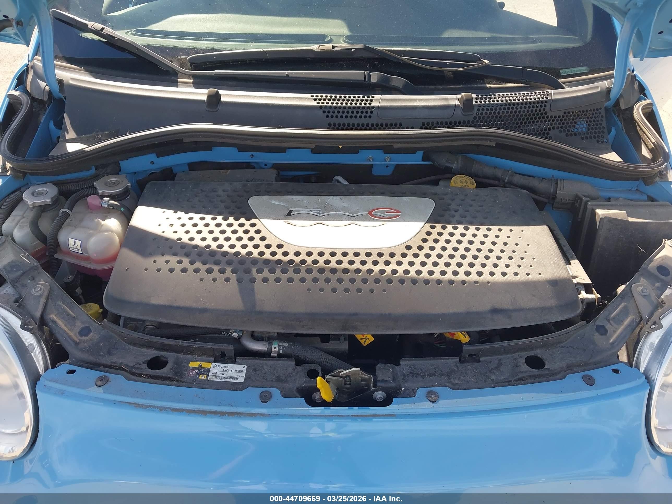 2015 Fiat 500e Battery Electric Turquoise vin: 3C3CFFGEXFT503194
