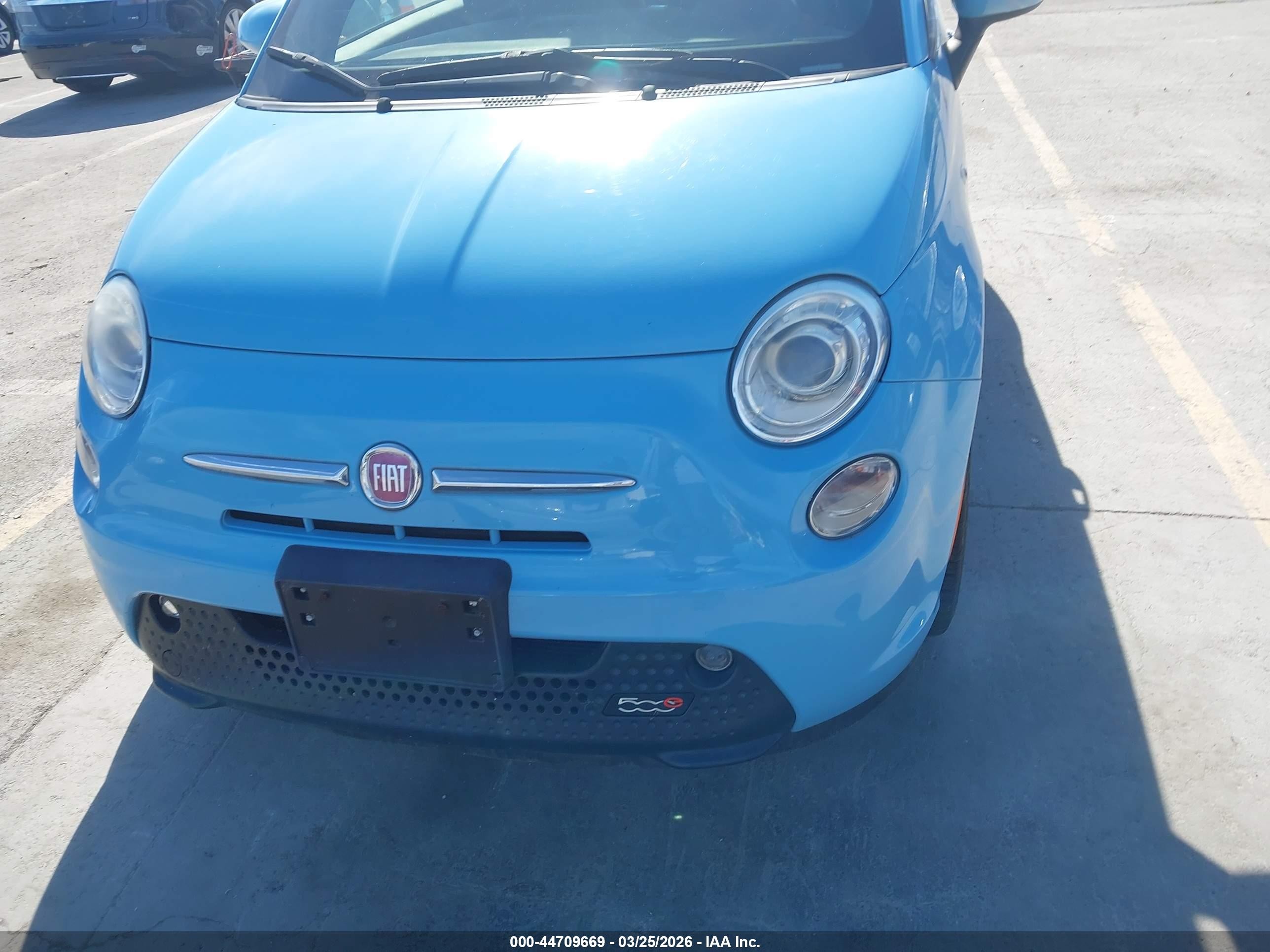 2015 Fiat 500e Battery Electric Turquoise vin: 3C3CFFGEXFT503194