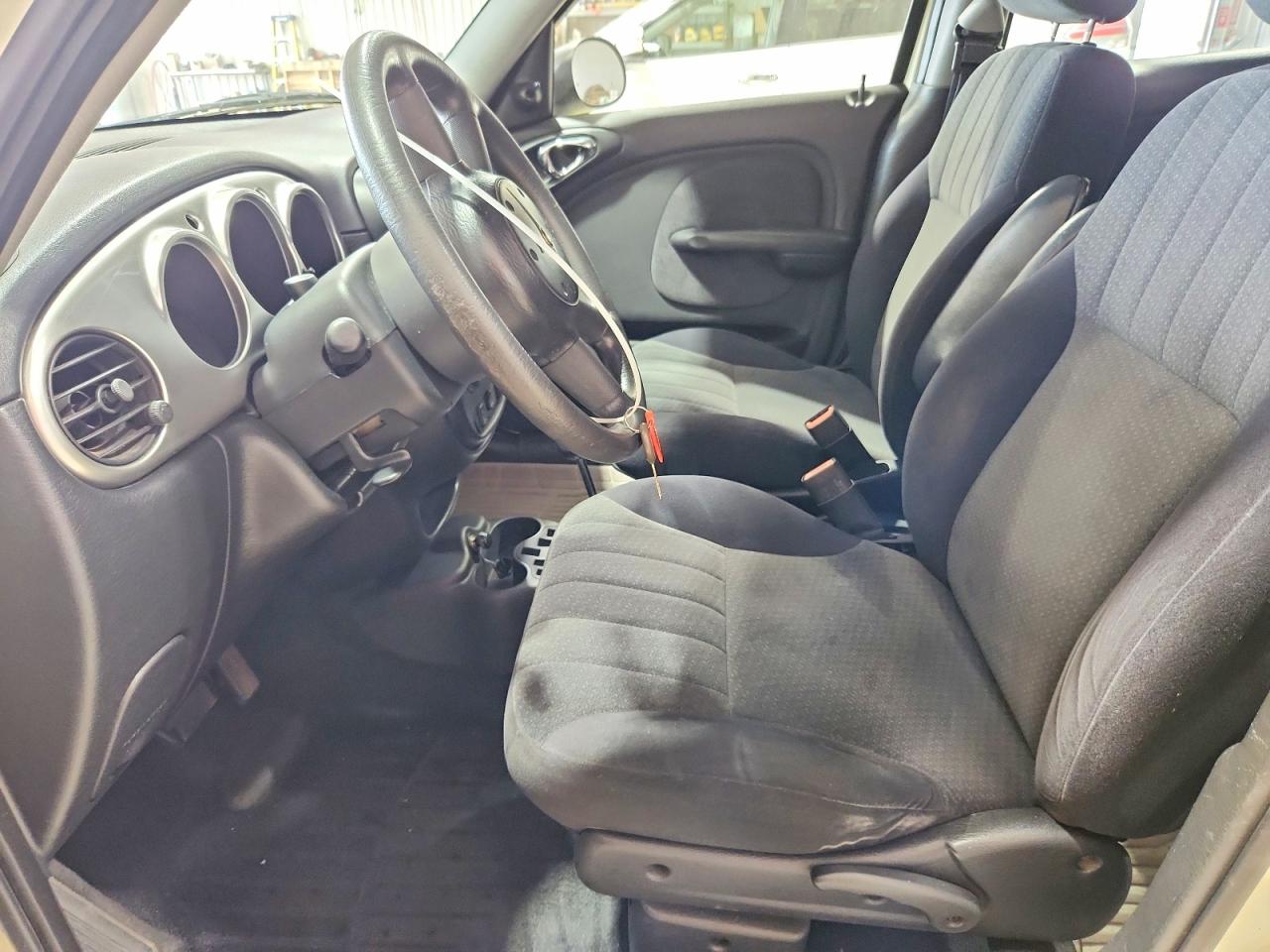 2005 Chrysler Pt Cruiser Base Cream vin: 3C4FY48BX5T610952