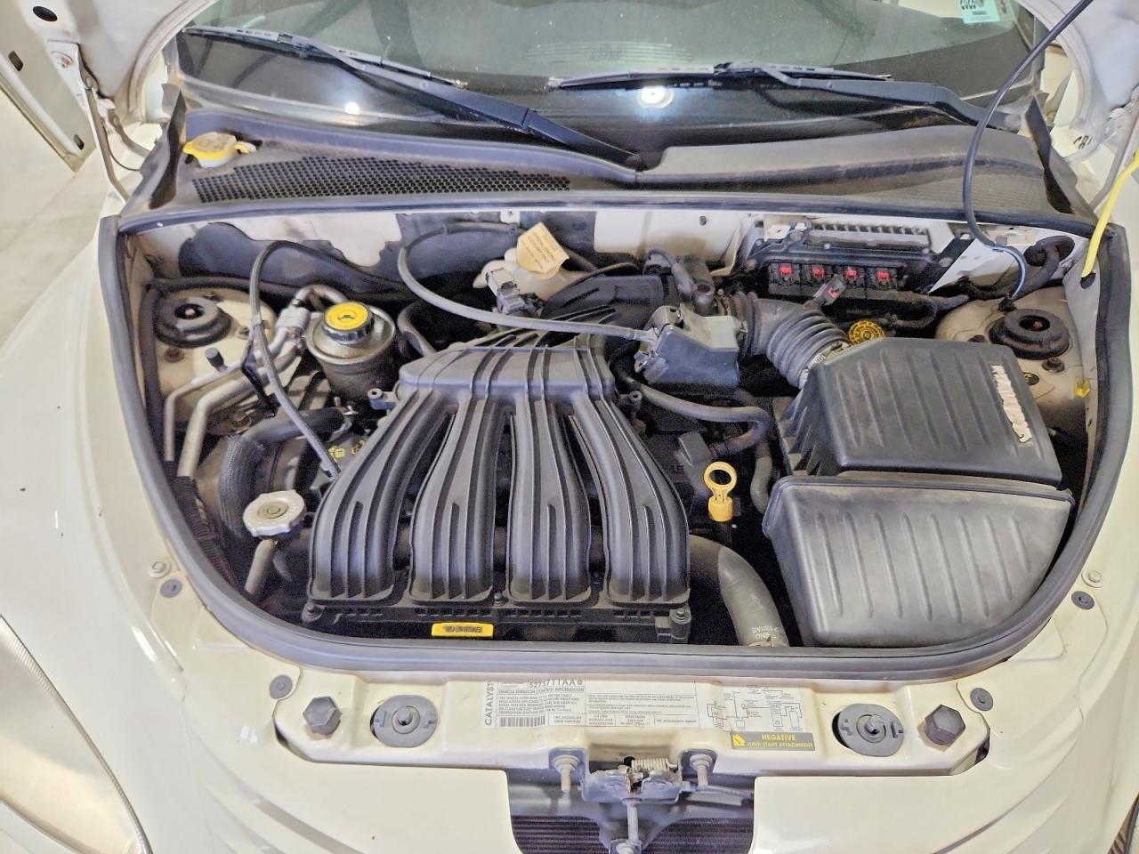 2005 Chrysler Pt Cruiser Base Cream vin: 3C4FY48BX5T610952