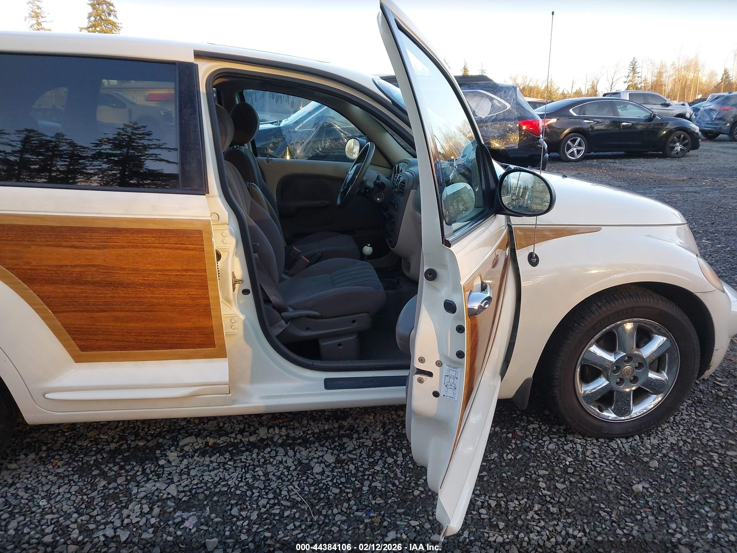2004 Chrysler Pt Cruiser Touring White vin: 3C4FY58854T208250