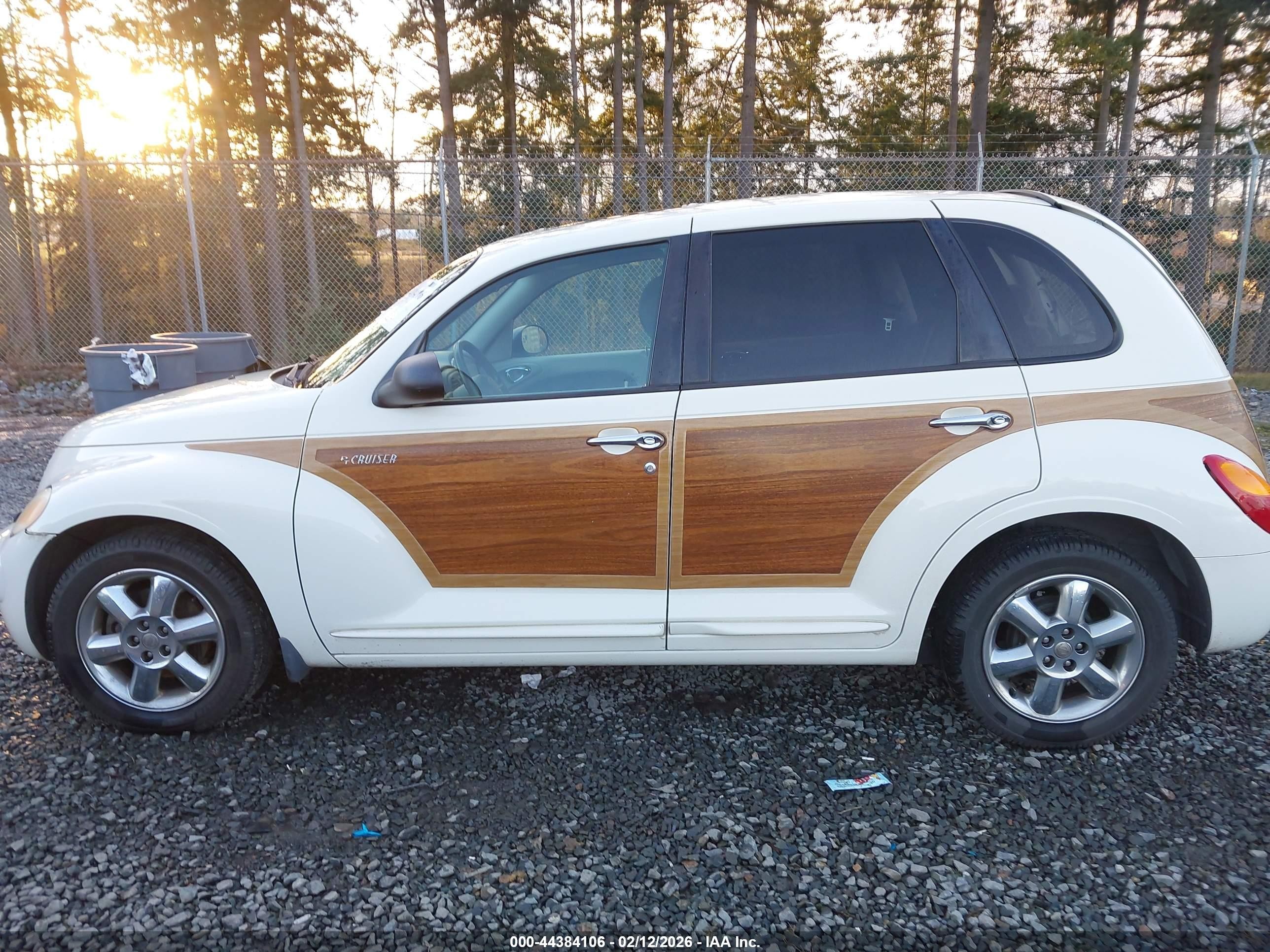 2004 Chrysler Pt Cruiser Touring White vin: 3C4FY58854T208250