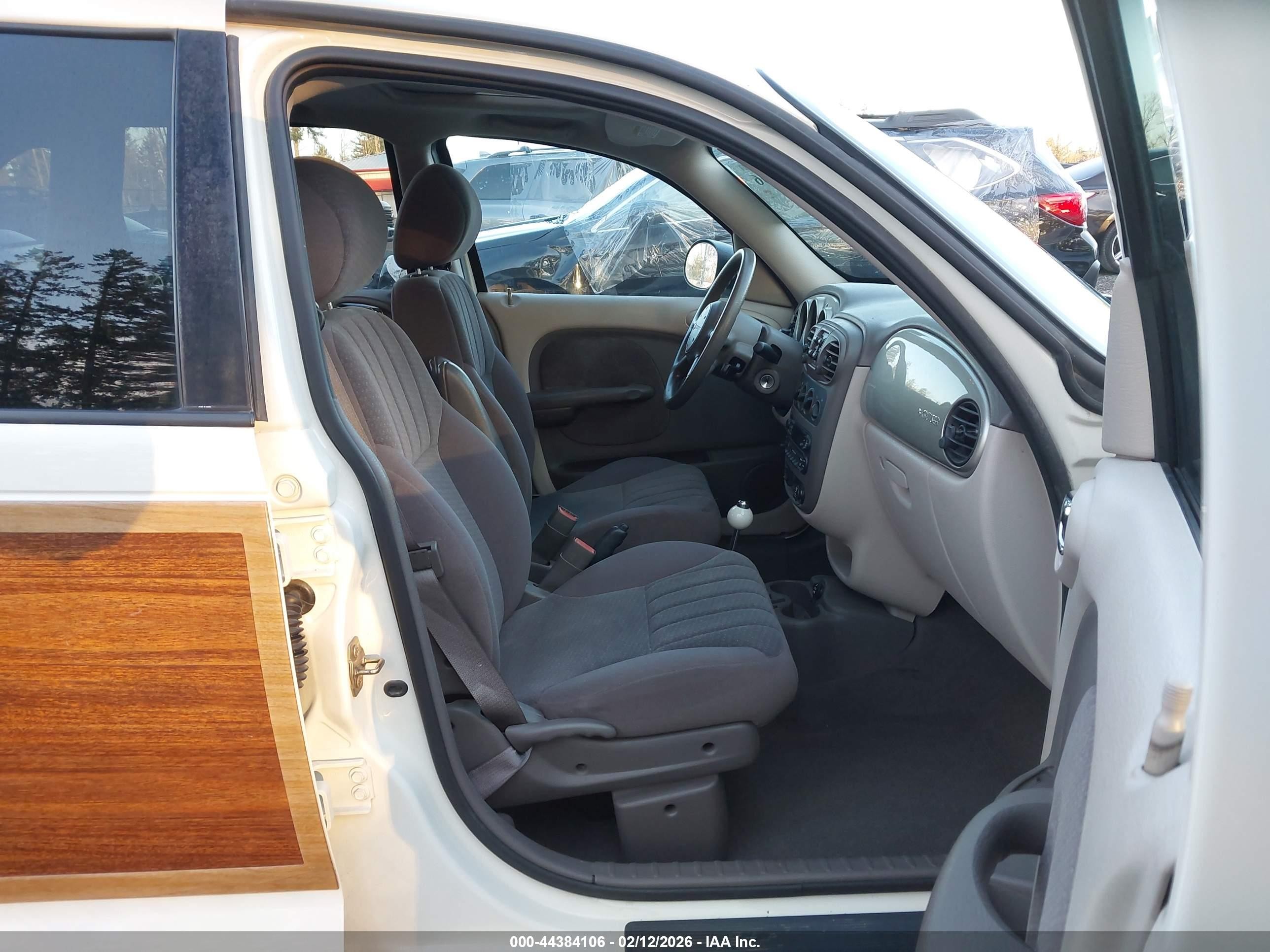 2004 Chrysler Pt Cruiser Touring White vin: 3C4FY58854T208250