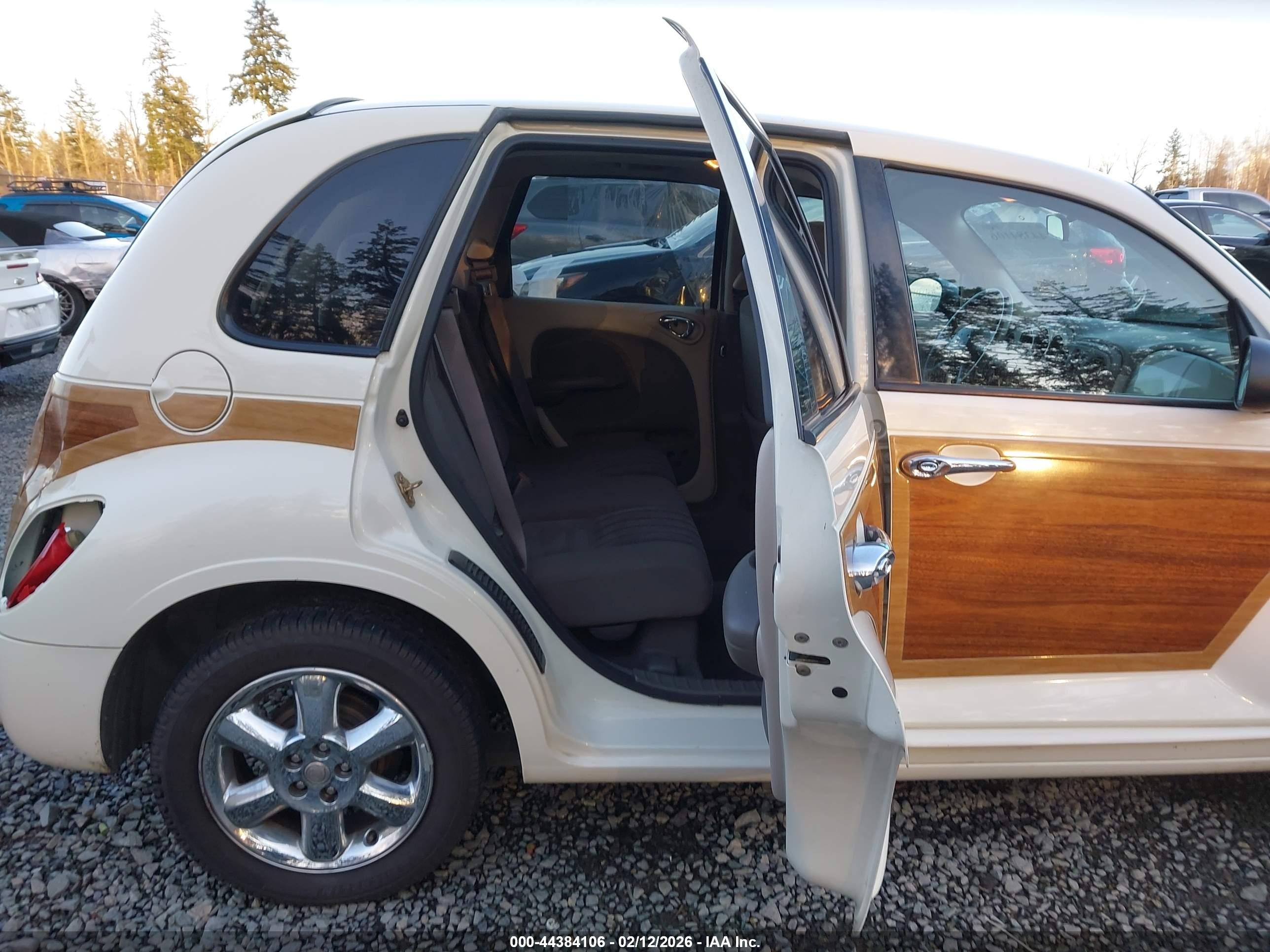 2004 Chrysler Pt Cruiser Touring White vin: 3C4FY58854T208250
