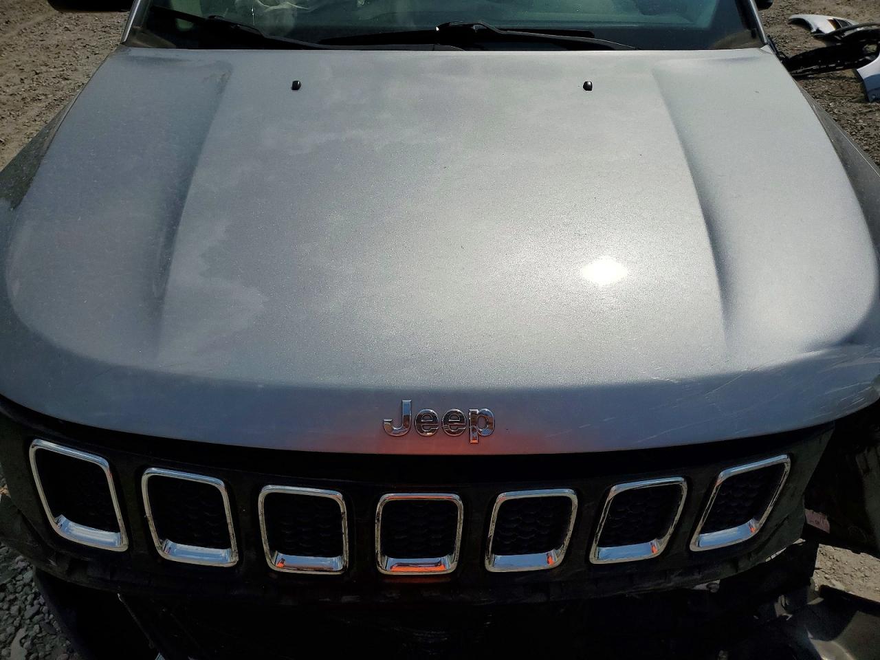 2018 Jeep Compass Sport Silver vin: 3C4NJCAB2JT495035
