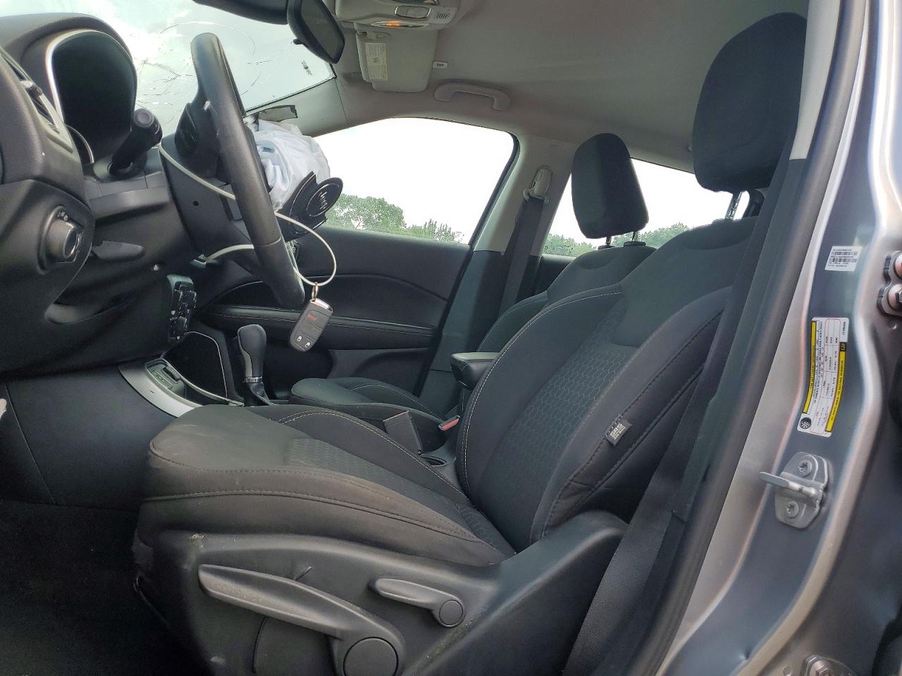 2018 Jeep Compass Sport Silver vin: 3C4NJCAB2JT495035