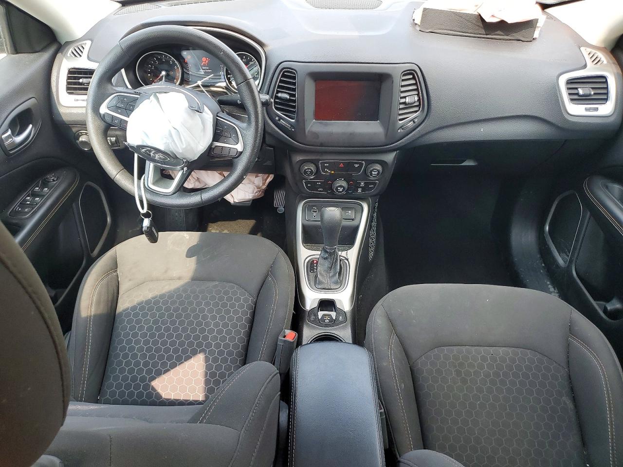 2018 Jeep Compass Sport Silver vin: 3C4NJCAB2JT495035
