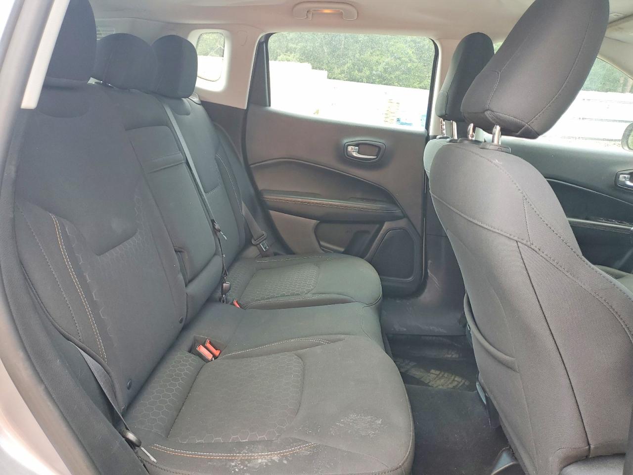 2018 Jeep Compass Sport Silver vin: 3C4NJCAB2JT495035