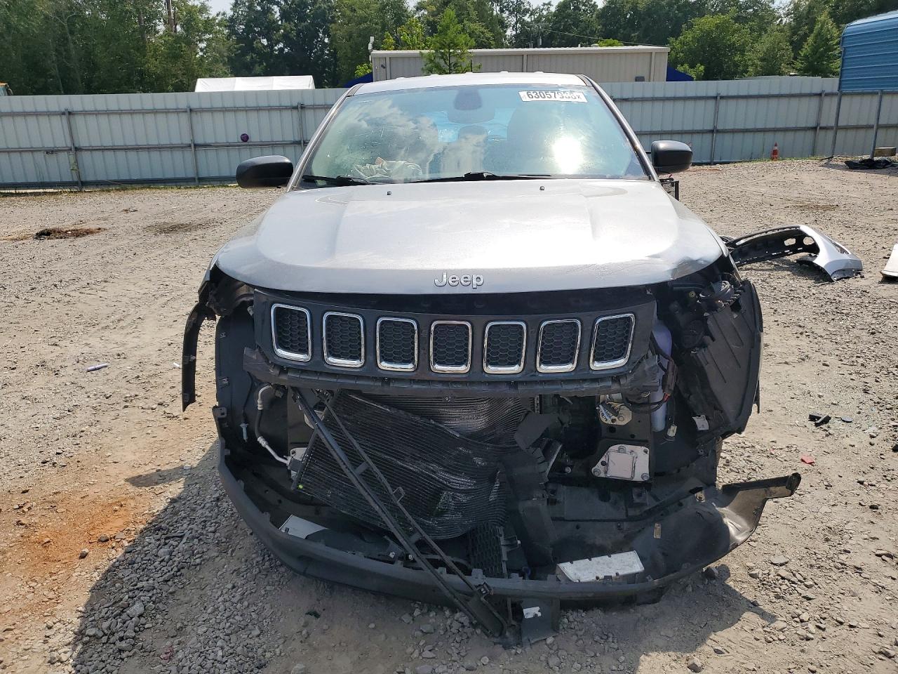 2018 Jeep Compass Sport Silver vin: 3C4NJCAB2JT495035
