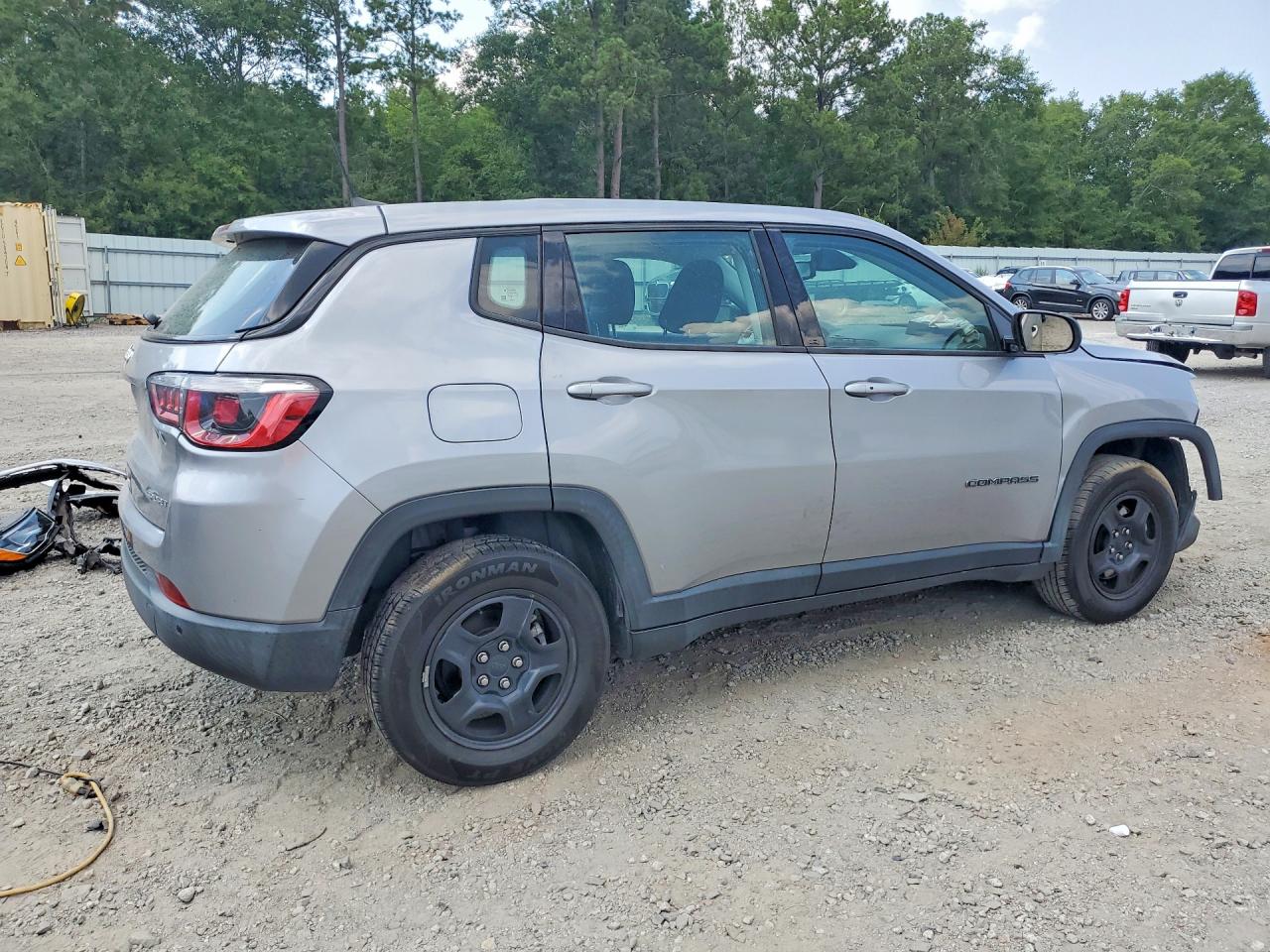 2018 Jeep Compass Sport Silver vin: 3C4NJCAB2JT495035