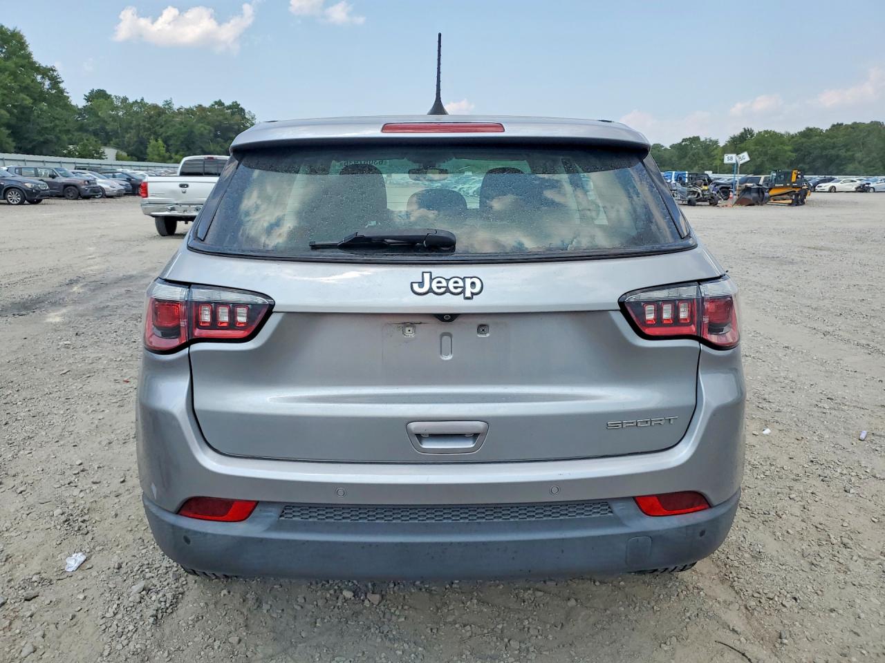 2018 Jeep Compass Sport Silver vin: 3C4NJCAB2JT495035