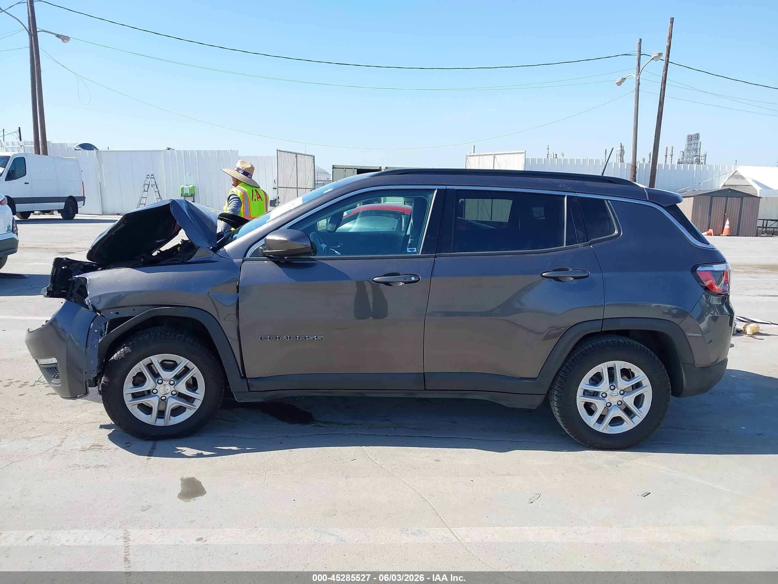 2020 Jeep Compass Sport Fwd Gray vin: 3C4NJCAB3LT169893