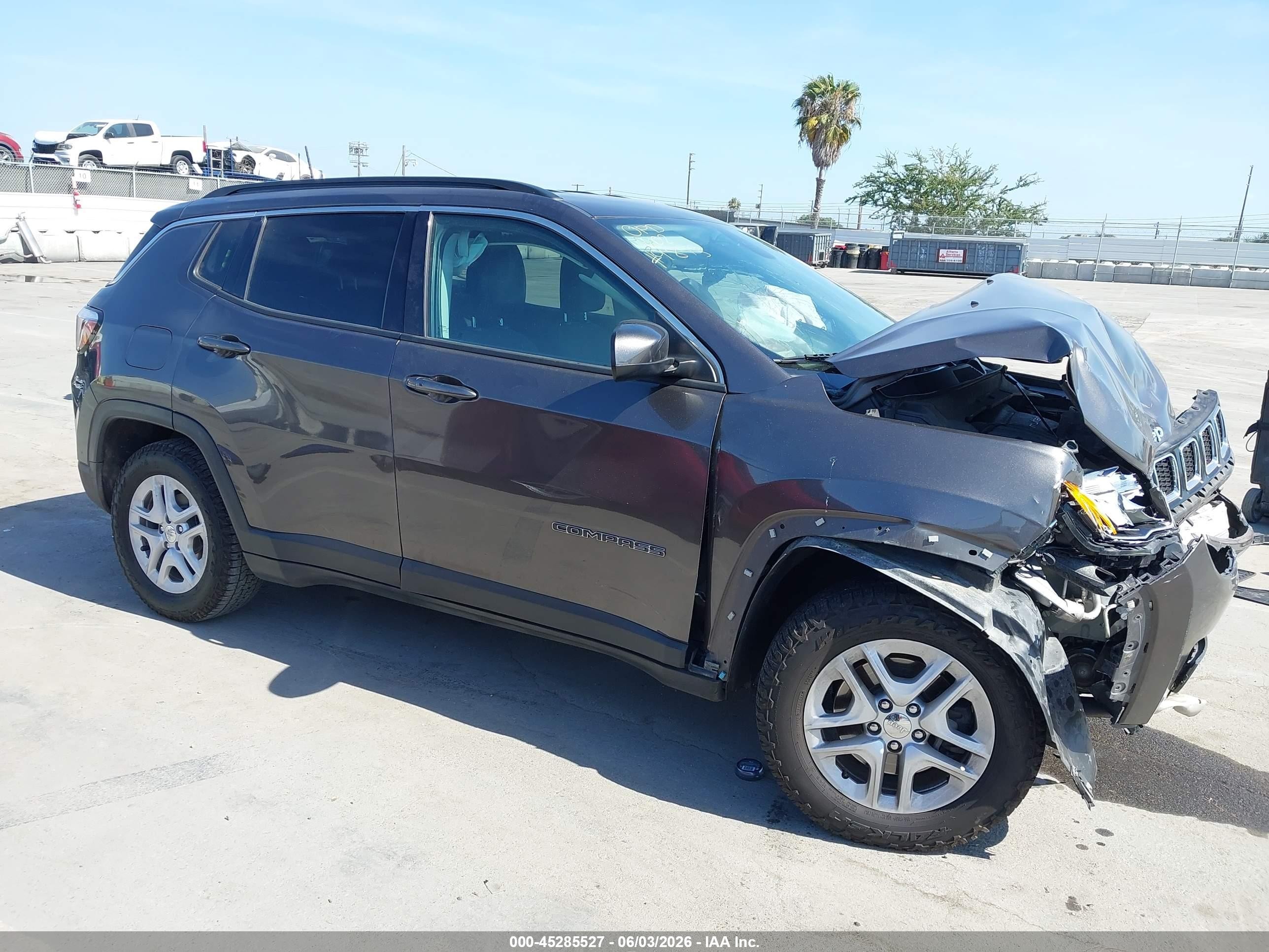 2020 Jeep Compass Sport Fwd Gray vin: 3C4NJCAB3LT169893