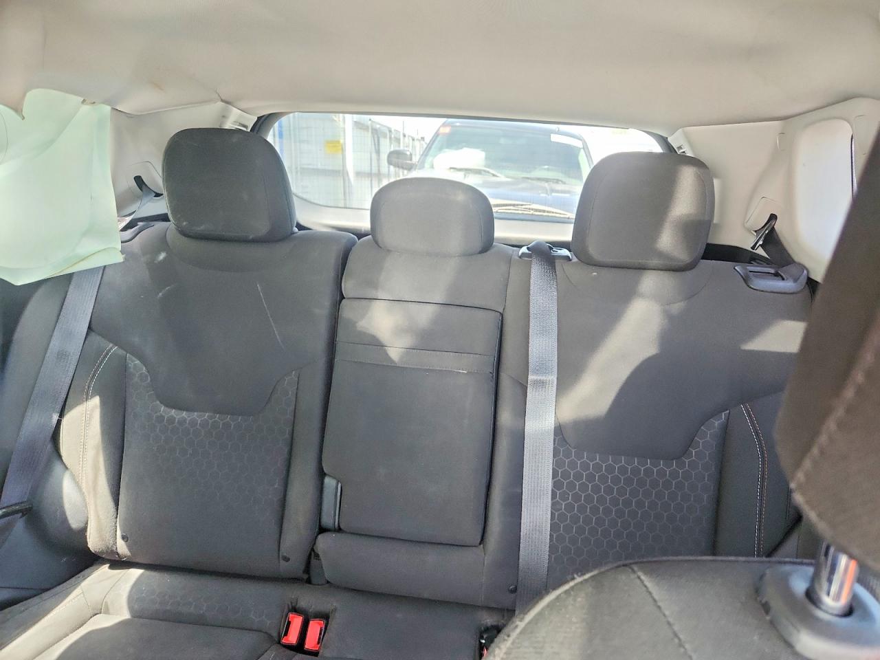 2017 Jeep Compass Sport Silver vin: 3C4NJCABXHT668391