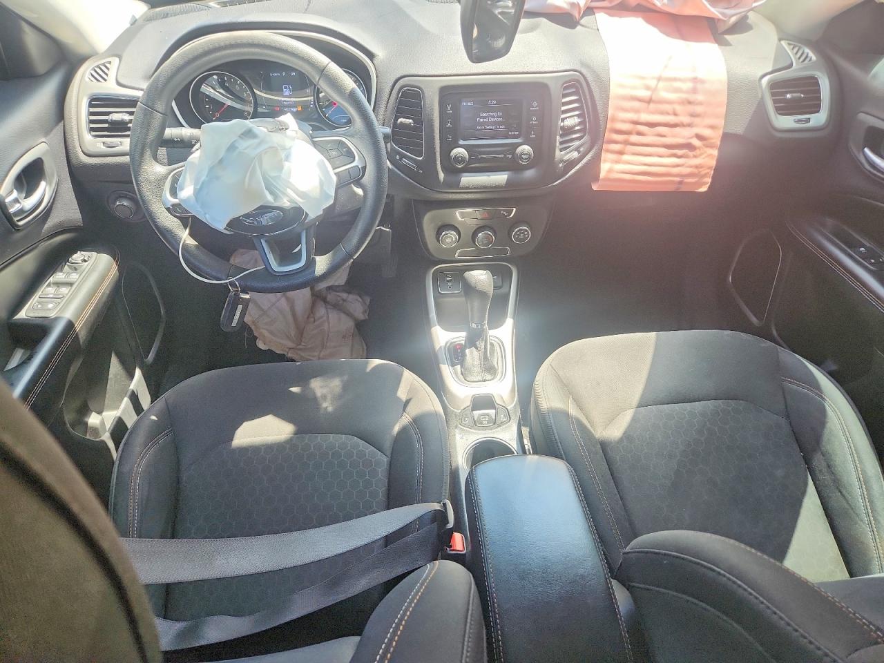 2017 Jeep Compass Sport Silver vin: 3C4NJCABXHT668391