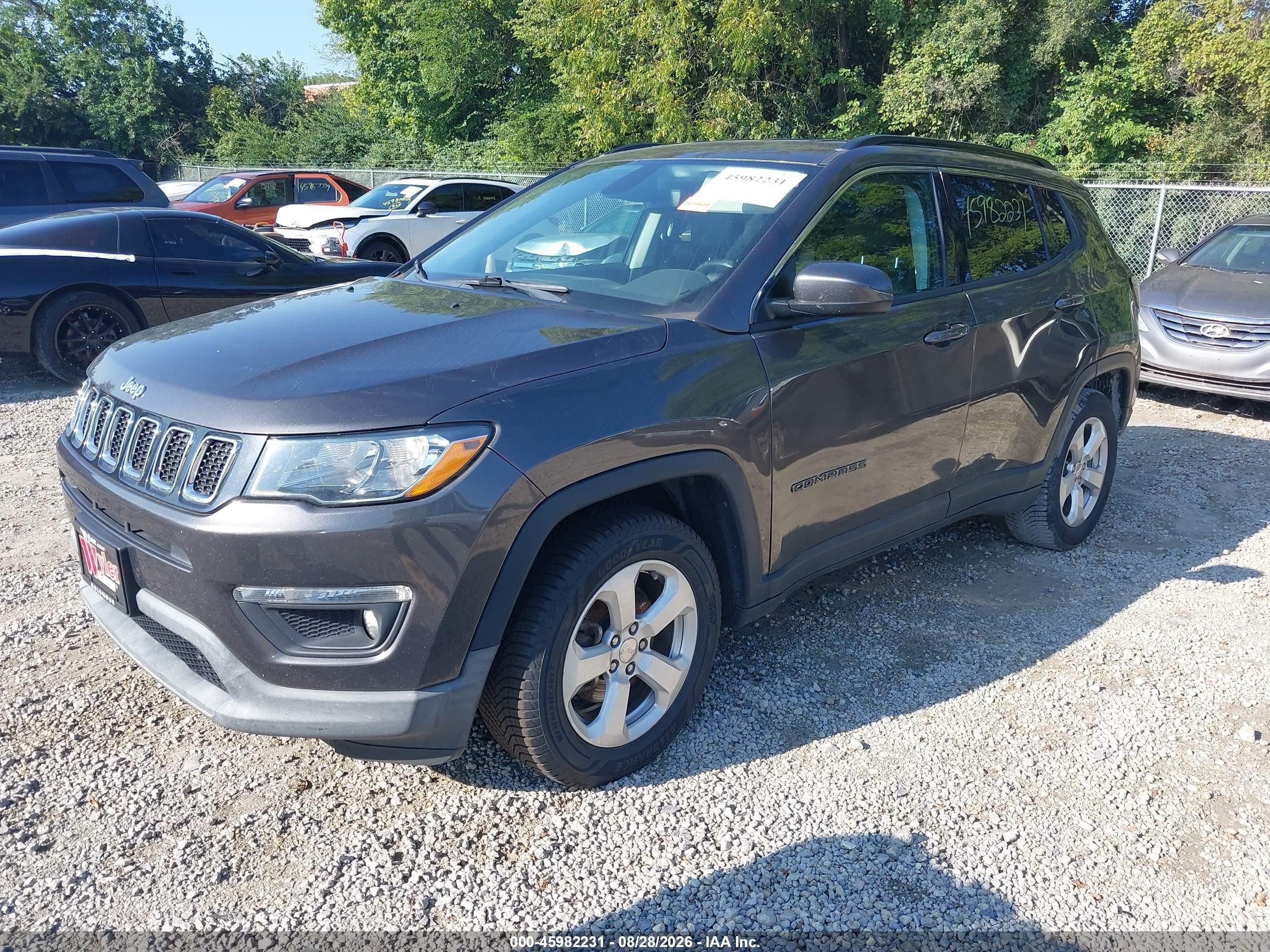 2019 Jeep Compass Latitude Fwd Gray vin: 3C4NJCBB2KT699771