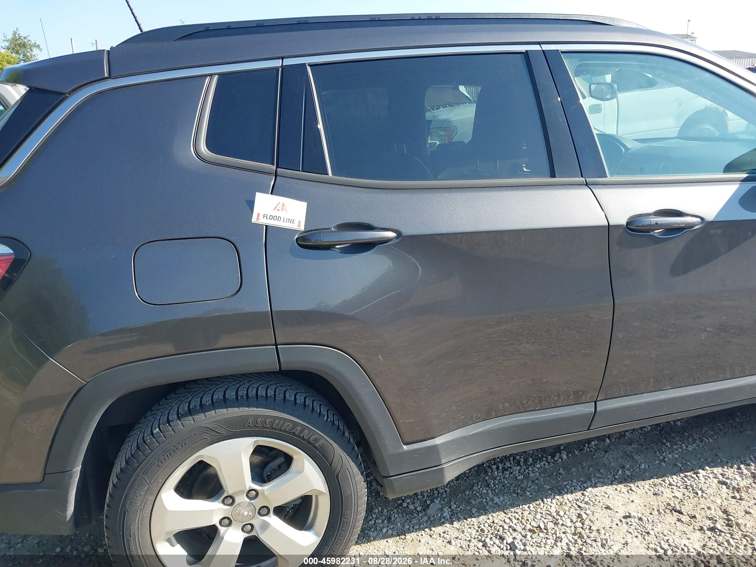 2019 Jeep Compass Latitude Fwd Gray vin: 3C4NJCBB2KT699771