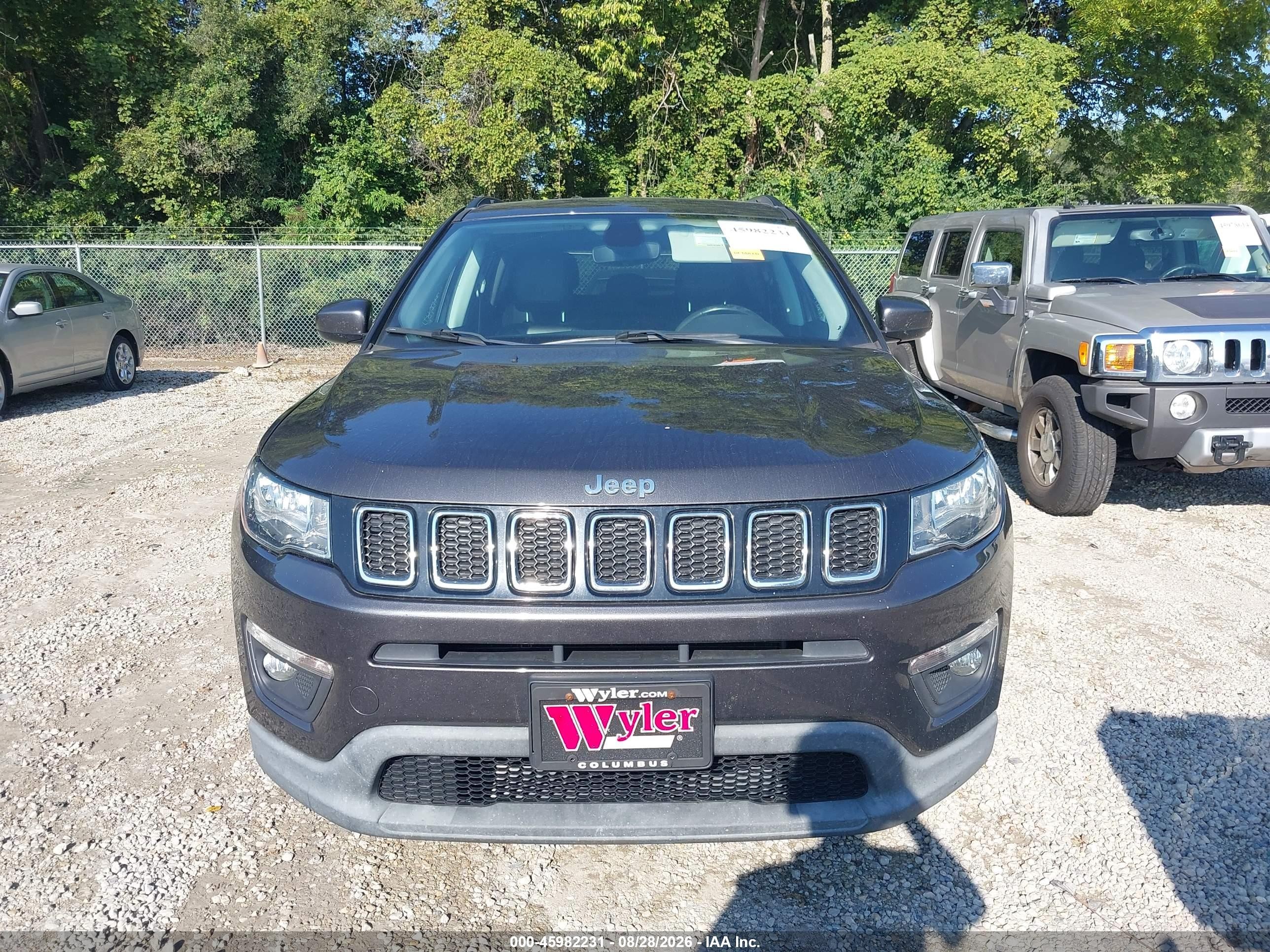 2019 Jeep Compass Latitude Fwd Gray vin: 3C4NJCBB2KT699771