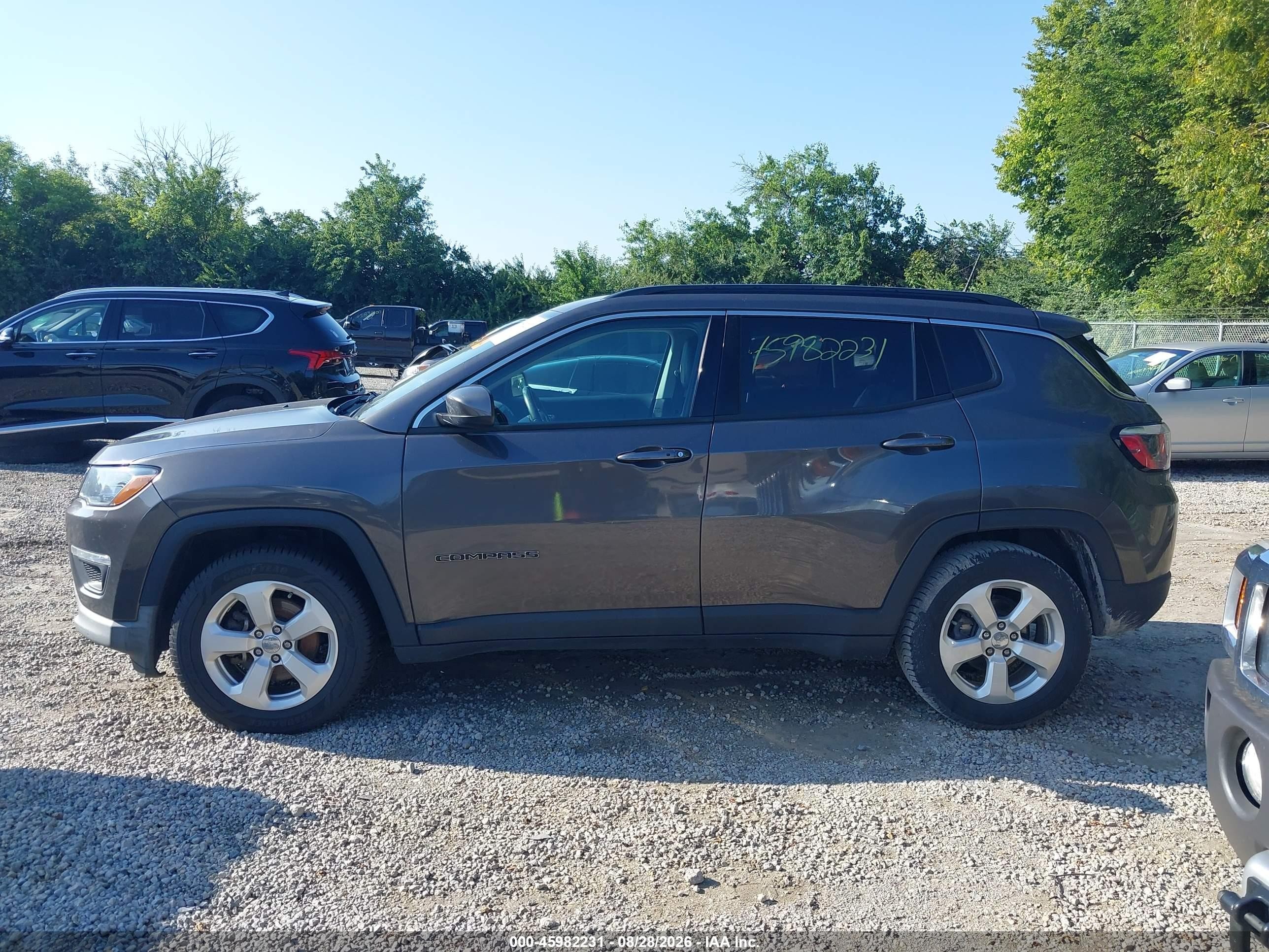 2019 Jeep Compass Latitude Fwd Gray vin: 3C4NJCBB2KT699771