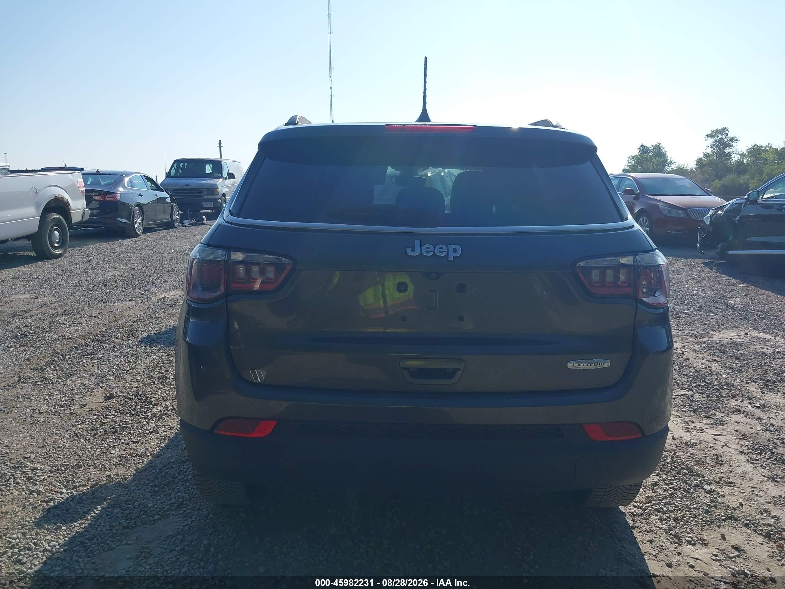 2019 Jeep Compass Latitude Fwd Gray vin: 3C4NJCBB2KT699771