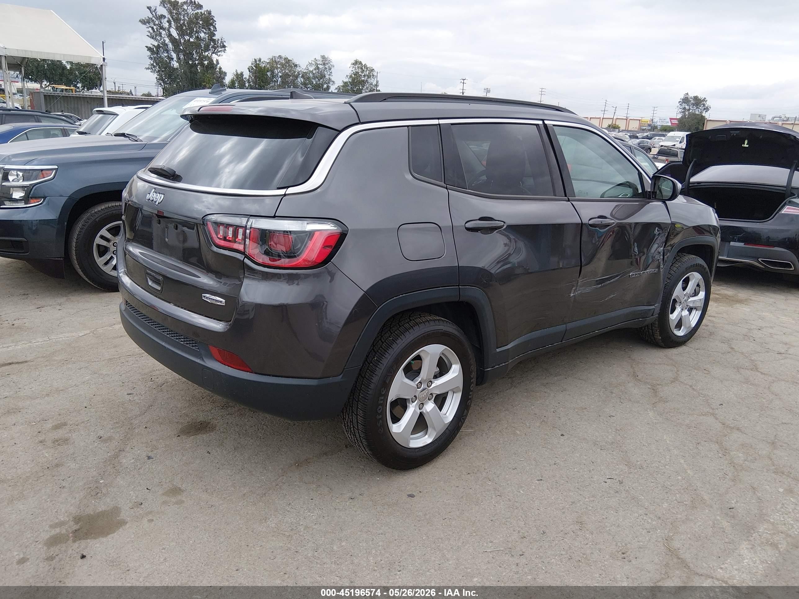 2020 Jeep Compass Latitude Fwd Серый vin: 3C4NJCBB2LT108405