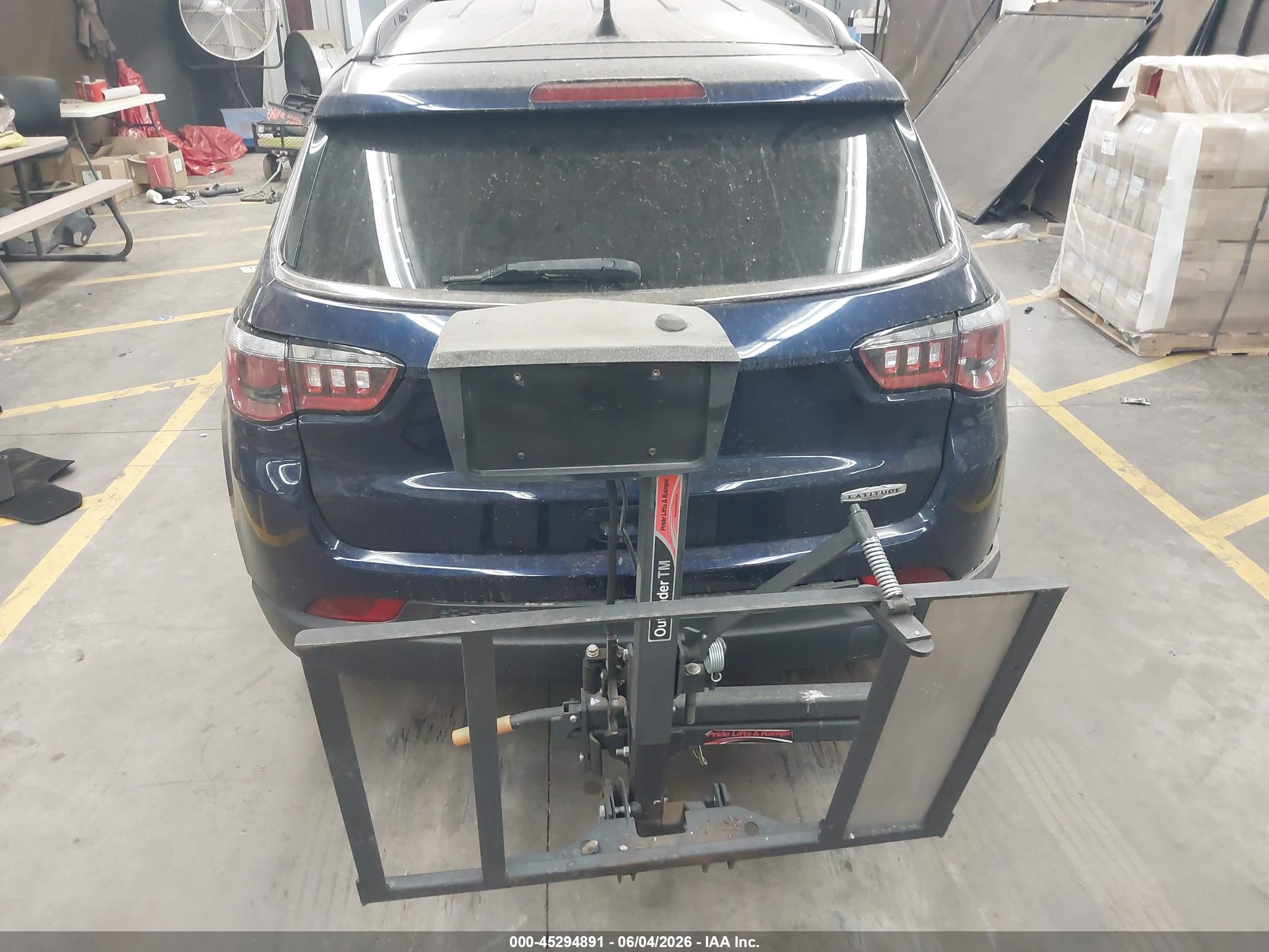 2019 Jeep Compass Latitude Fwd Blue vin: 3C4NJCBB3KT833168