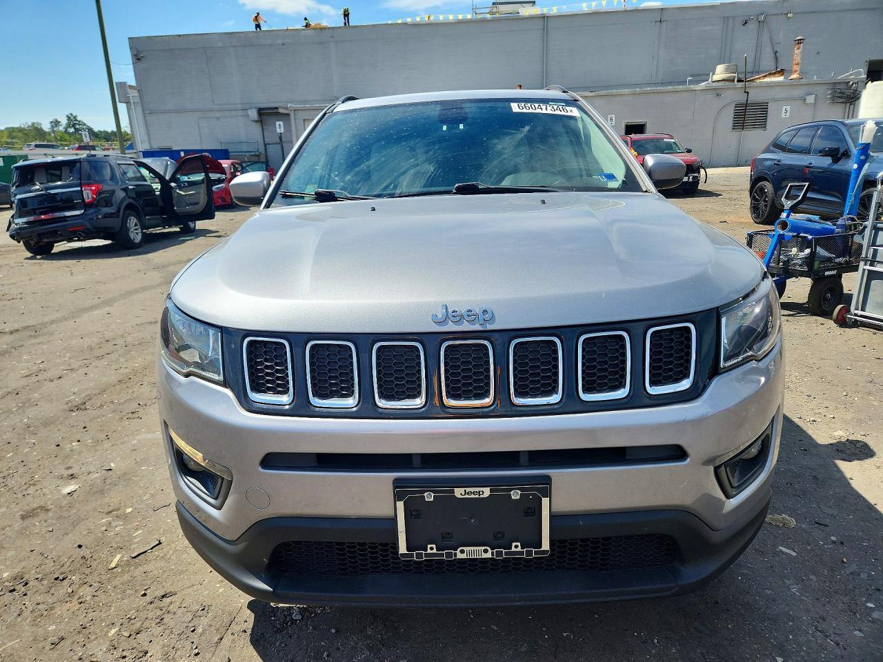 2018 Jeep Compass Latitude Silver vin: 3C4NJCBB4JT466120