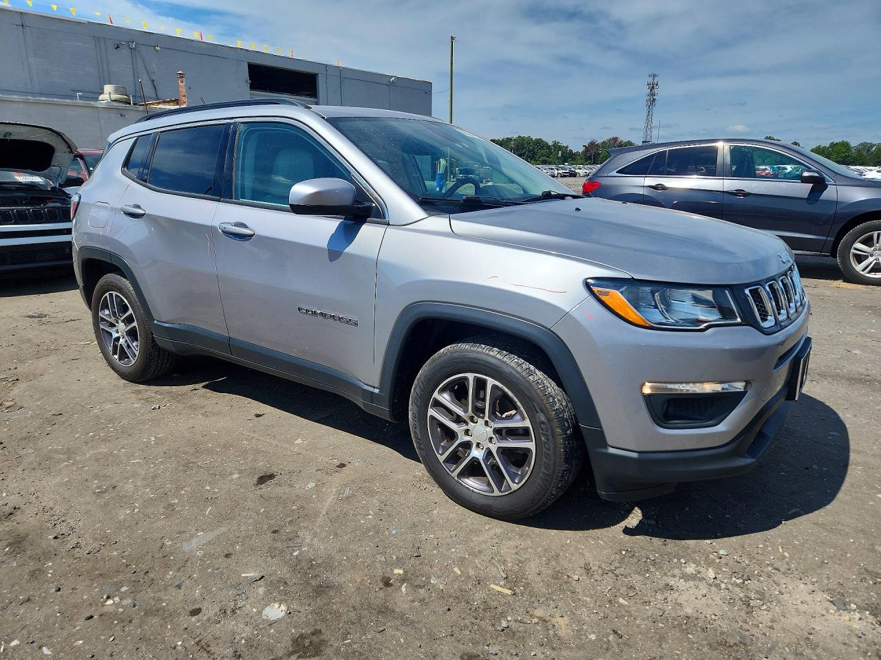 2018 Jeep Compass Latitude Silver vin: 3C4NJCBB4JT466120