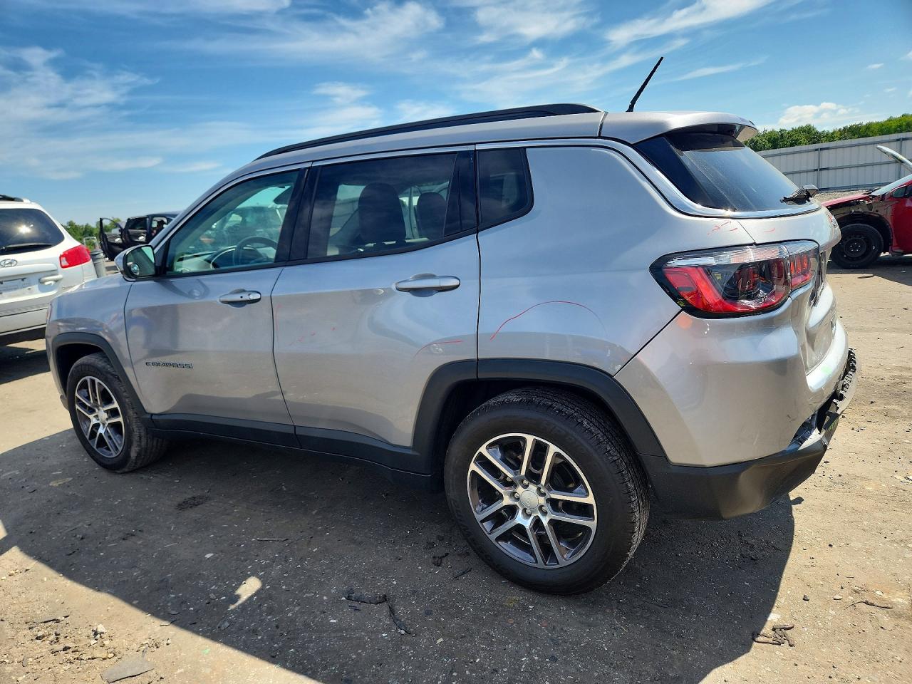 2018 Jeep Compass Latitude Silver vin: 3C4NJCBB4JT466120