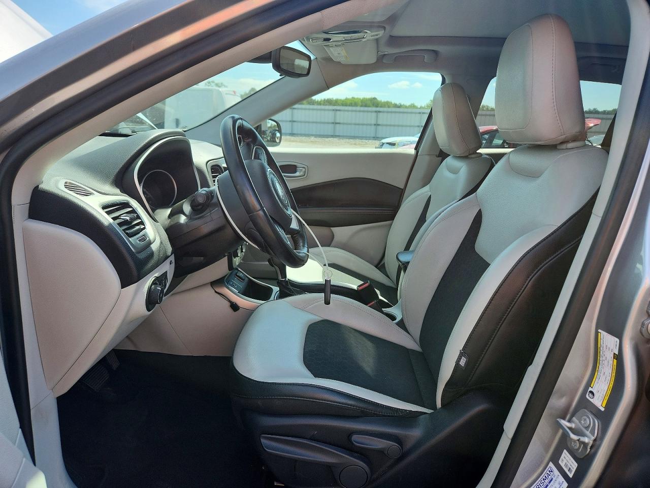 2018 Jeep Compass Latitude Silver vin: 3C4NJCBB4JT466120