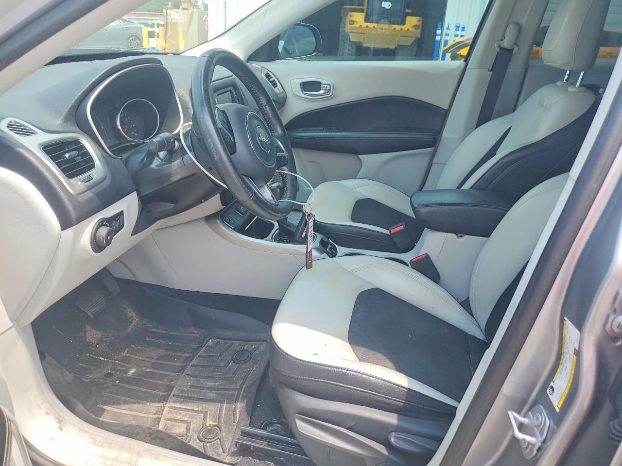 2018 Jeep Compass Latitude Gray vin: 3C4NJCBB4JT487792