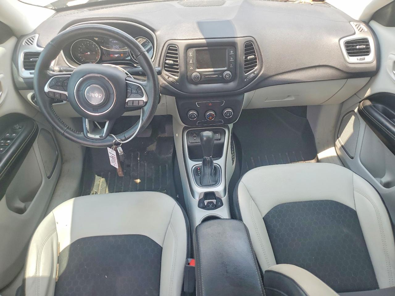 2018 Jeep Compass Latitude Gray vin: 3C4NJCBB4JT487792