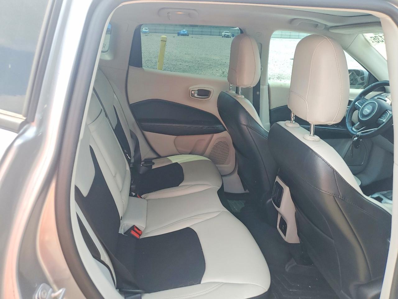 2018 Jeep Compass Latitude Gray vin: 3C4NJCBB4JT487792