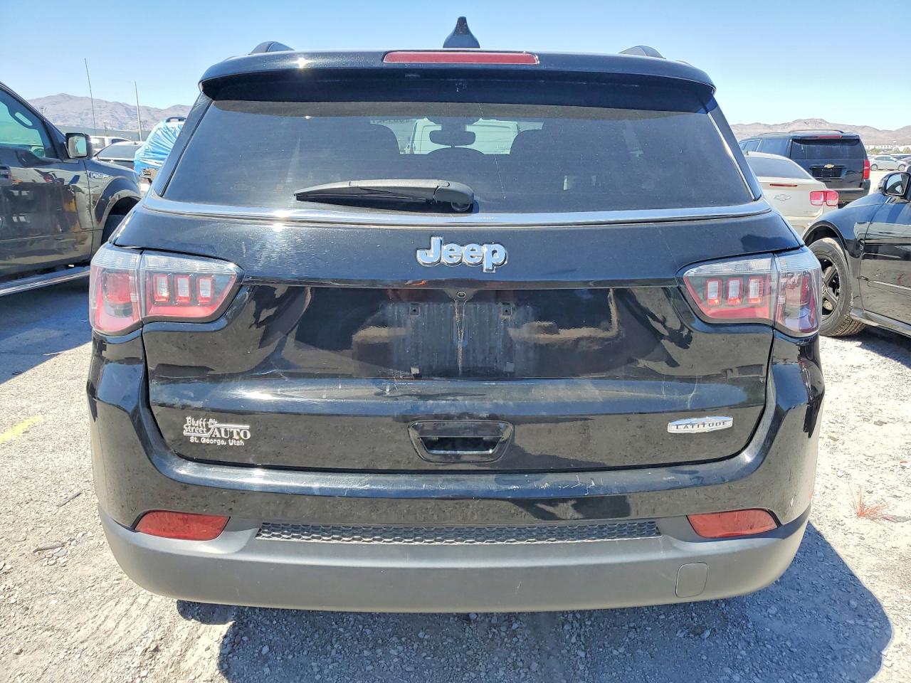 2018 Jeep Compass Latitude Black vin: 3C4NJCBB5JT411594