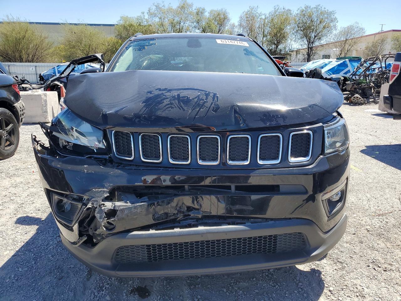 2018 Jeep Compass Latitude Black vin: 3C4NJCBB5JT411594