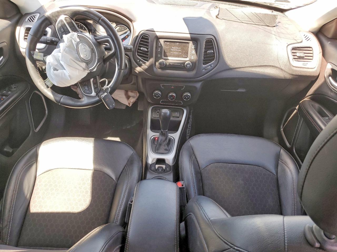 2018 Jeep Compass Latitude Black vin: 3C4NJCBB5JT411594