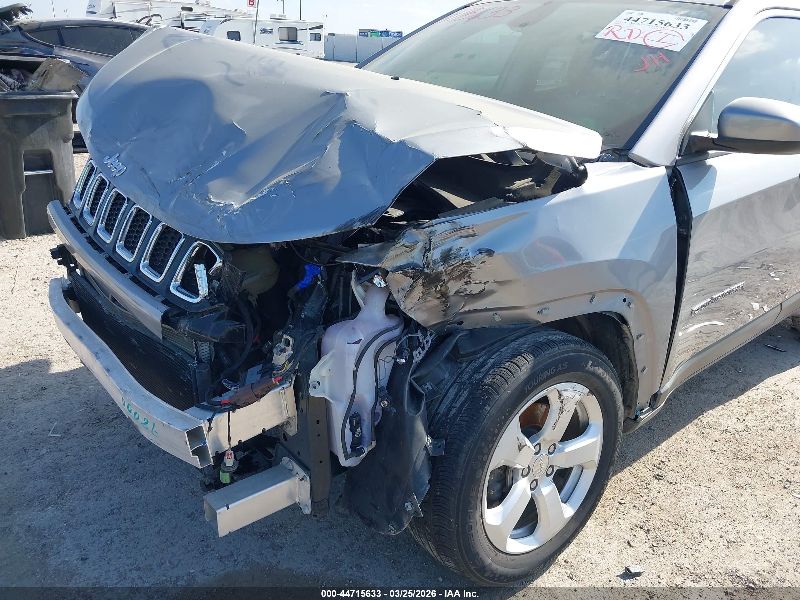 2018 Jeep Compass Latitude Fwd Gray vin: 3C4NJCBB7JT226303
