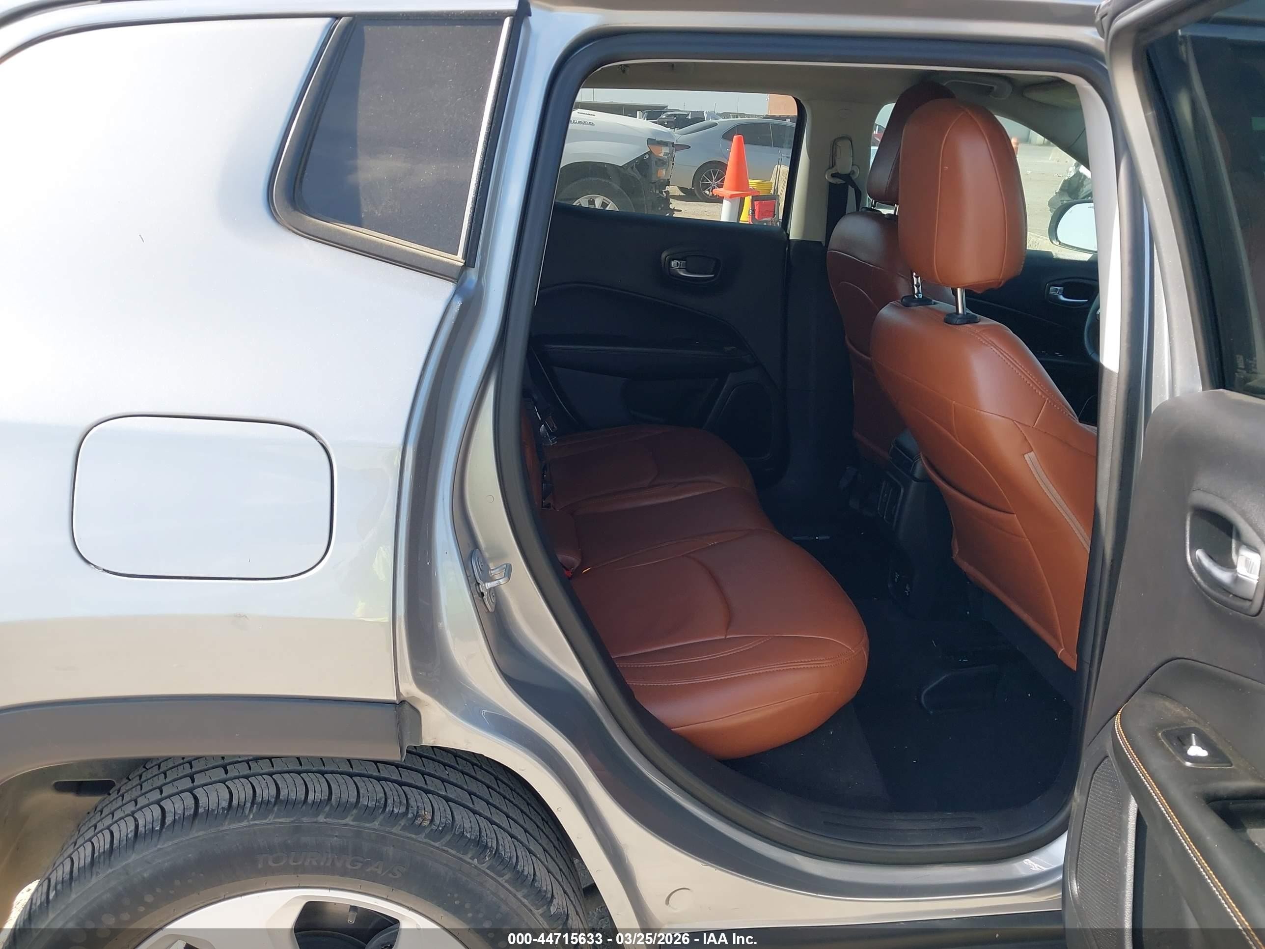 2018 Jeep Compass Latitude Fwd Gray vin: 3C4NJCBB7JT226303