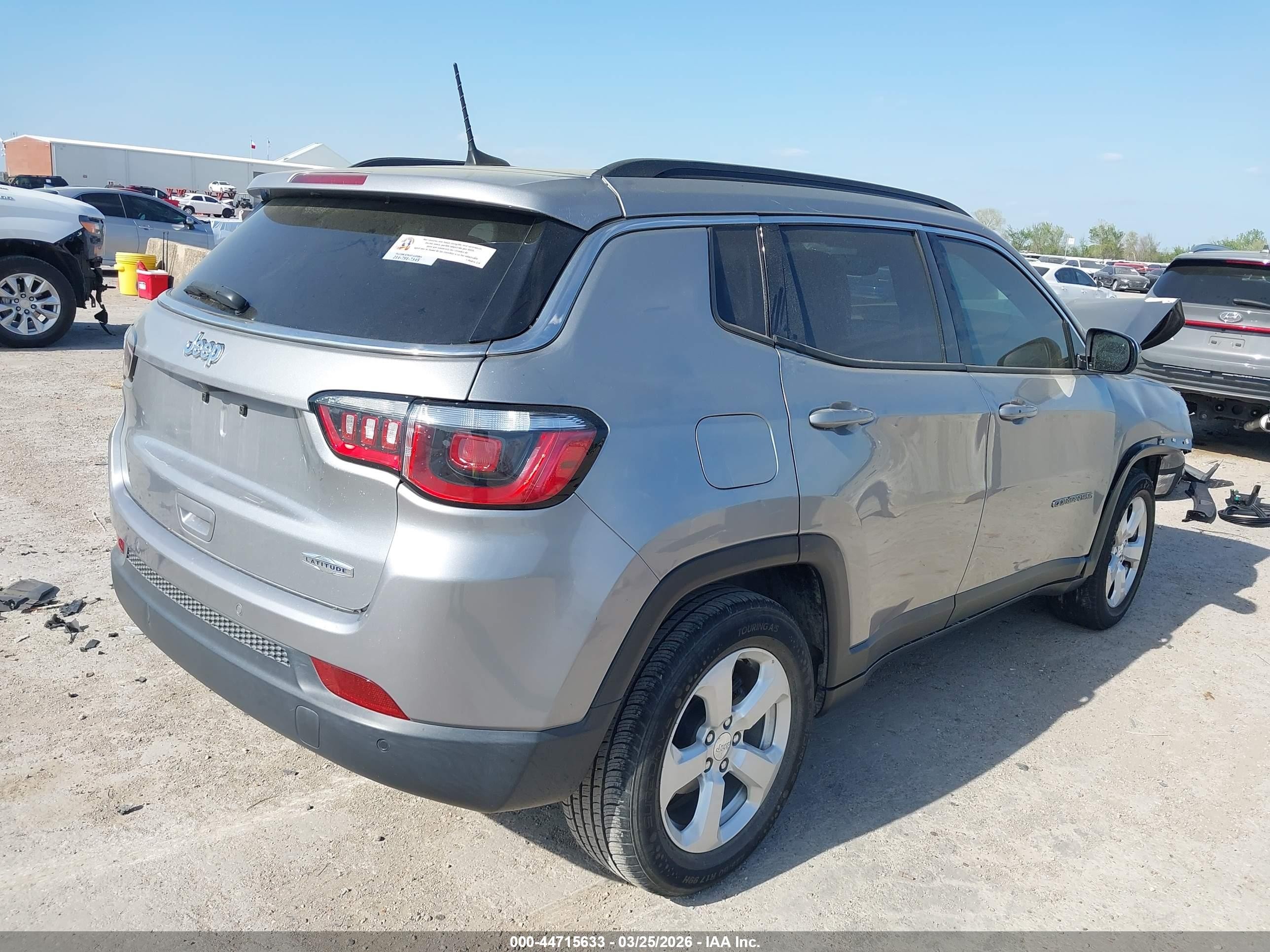 2018 Jeep Compass Latitude Fwd Gray vin: 3C4NJCBB7JT226303