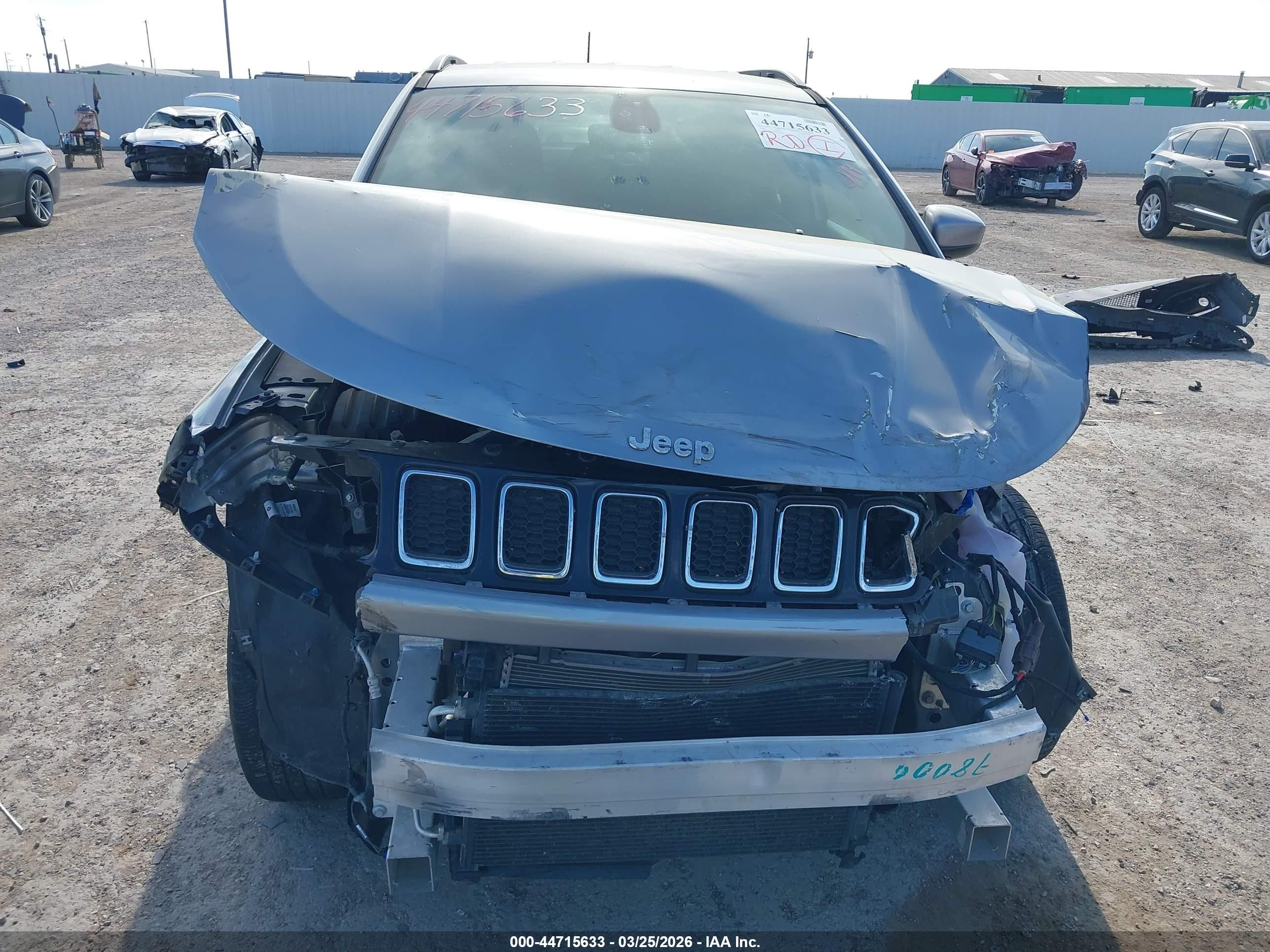 2018 Jeep Compass Latitude Fwd Gray vin: 3C4NJCBB7JT226303