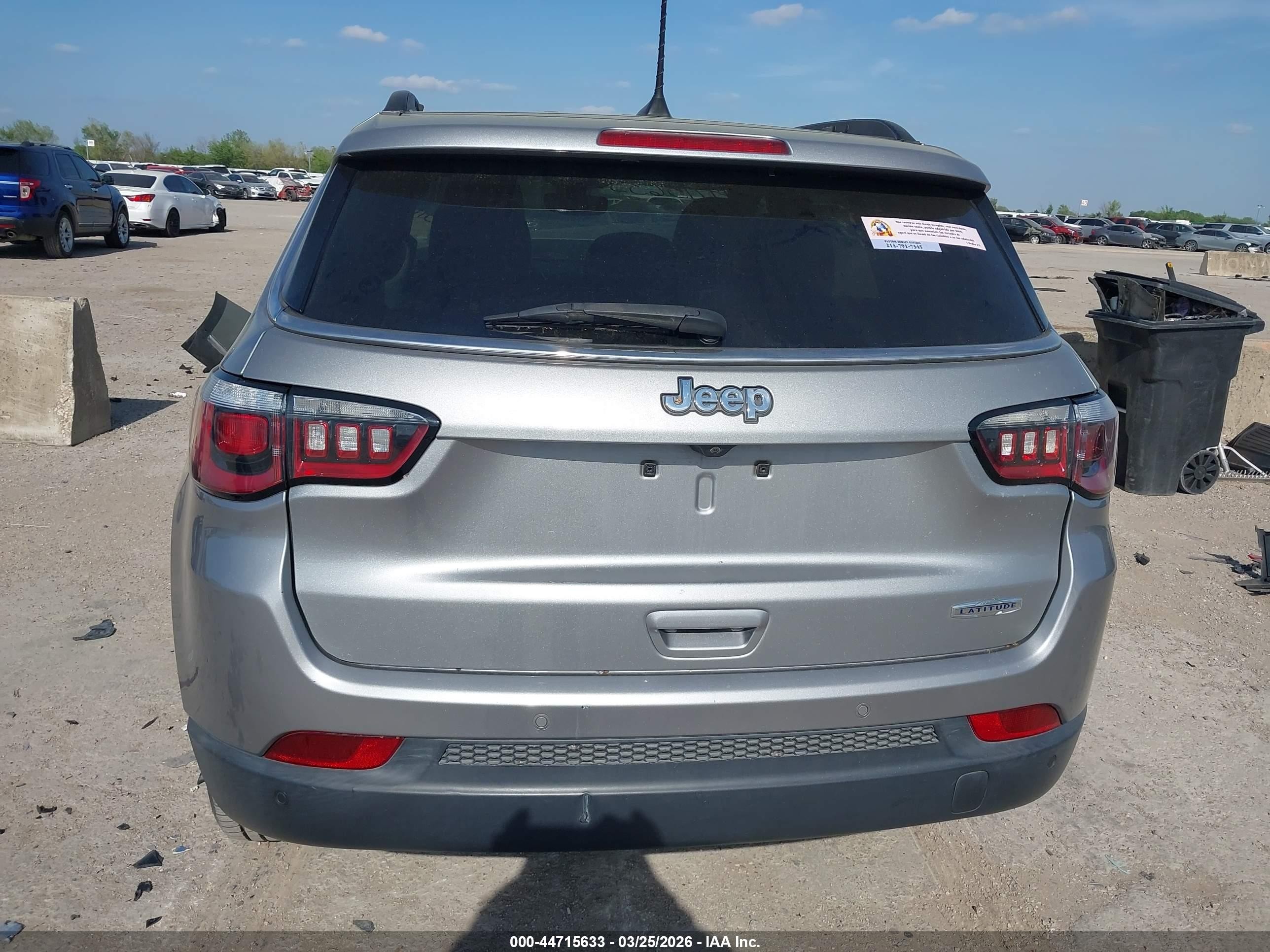 2018 Jeep Compass Latitude Fwd Gray vin: 3C4NJCBB7JT226303