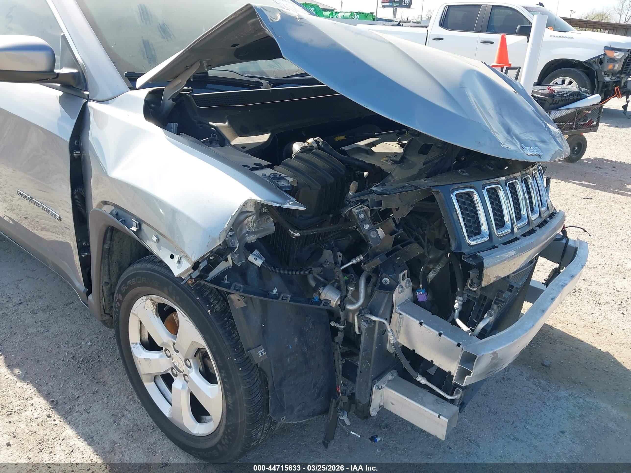 2018 Jeep Compass Latitude Fwd Gray vin: 3C4NJCBB7JT226303