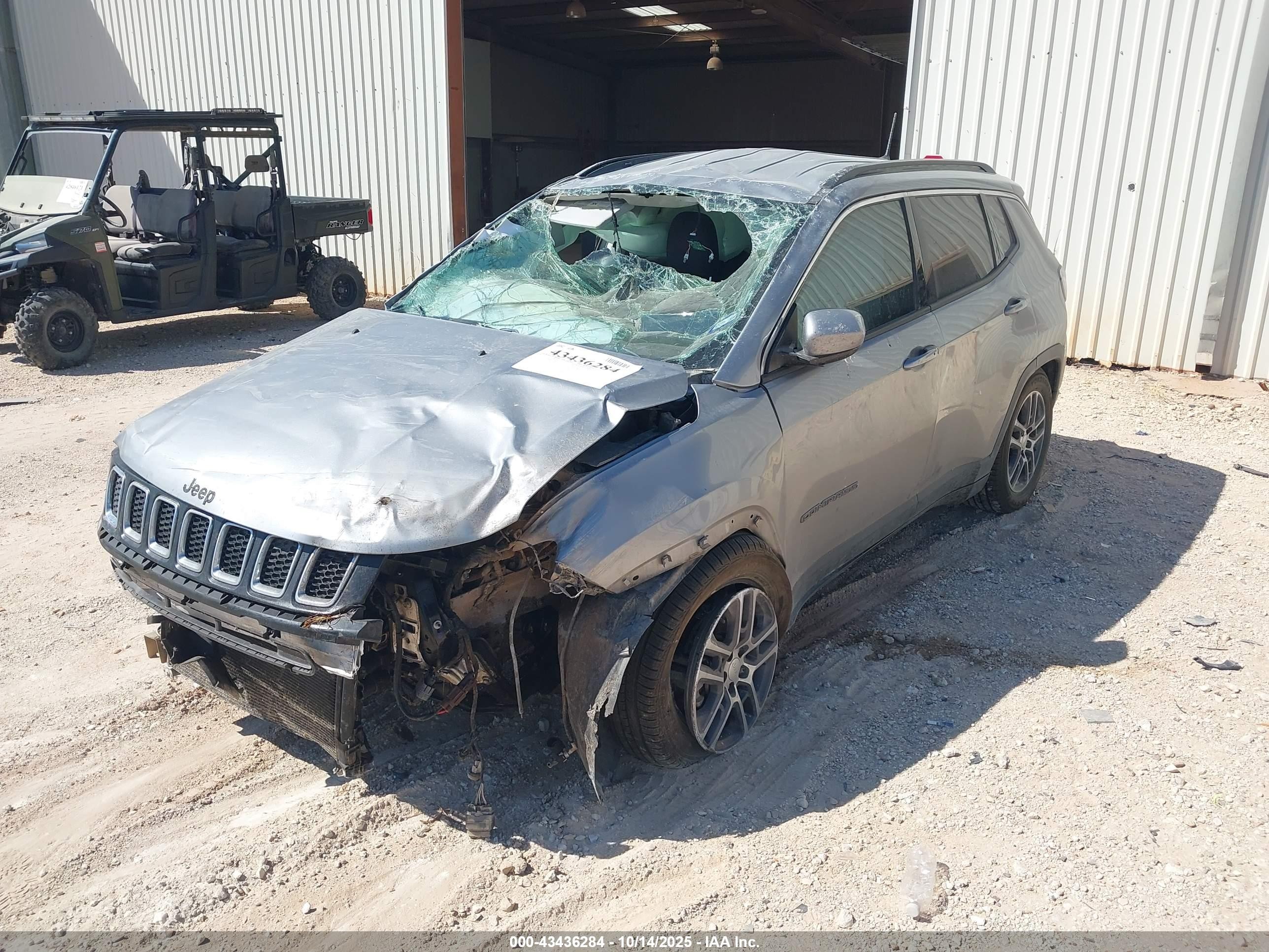 2017 Jeep New Compass Latitude Fwd Silver vin: 3C4NJCBB8HT658294