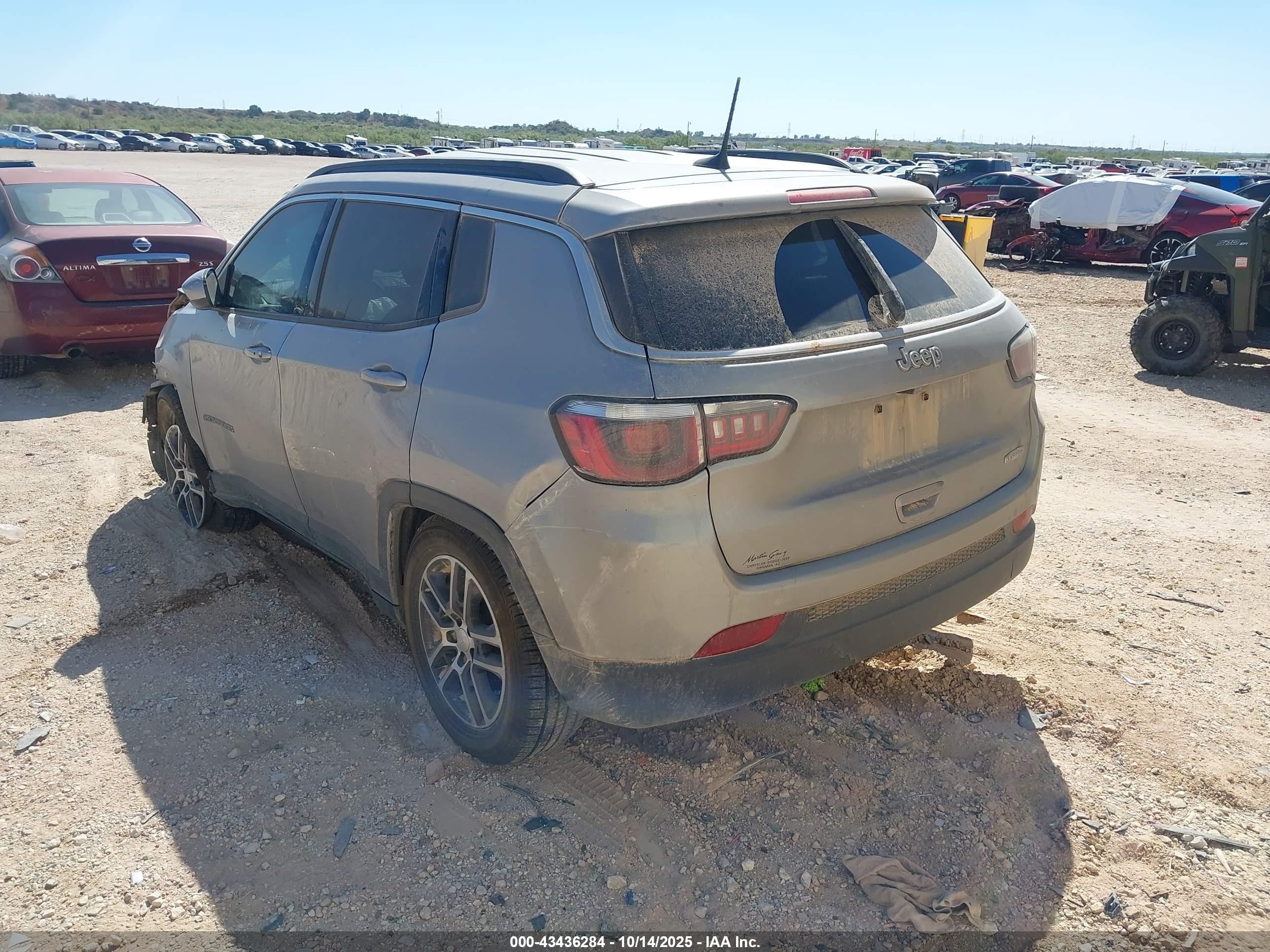 2017 Jeep New Compass Latitude Fwd Silver vin: 3C4NJCBB8HT658294