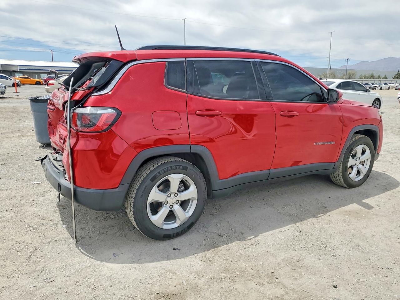 2017 Jeep Compass Latitude Красный vin: 3C4NJCBB8HT668808