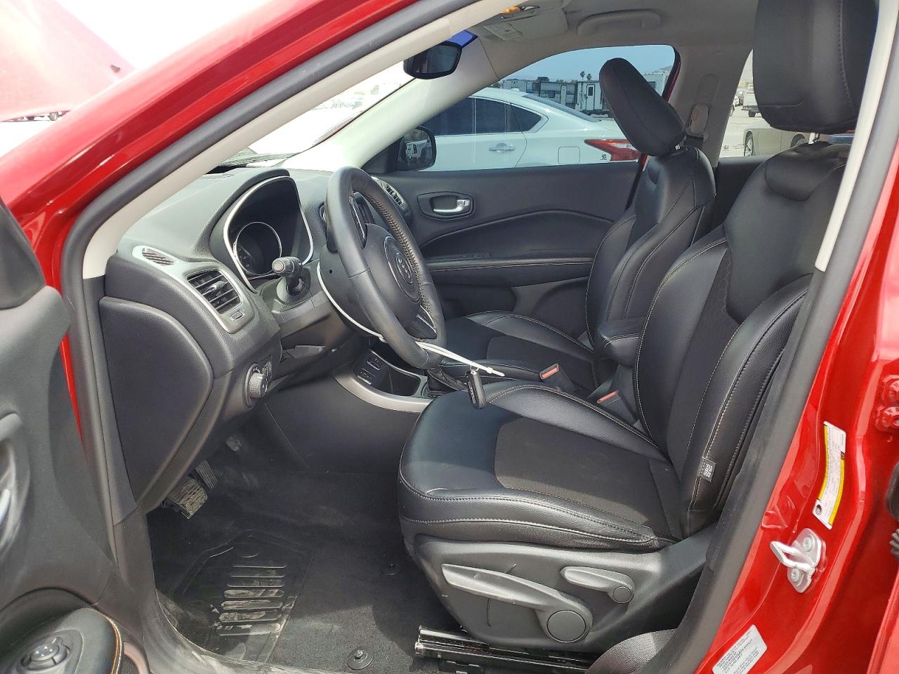 2017 Jeep Compass Latitude Красный vin: 3C4NJCBB8HT668808