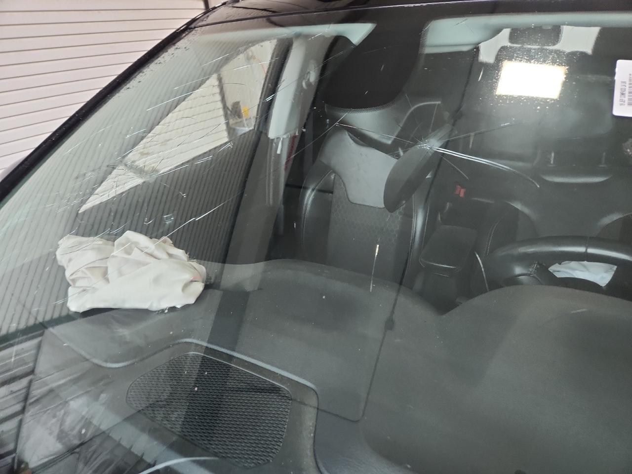 2019 Jeep Compass Latitude Black vin: 3C4NJCBB8KT855604 Damage: Windshield, Broken, Replacement Required