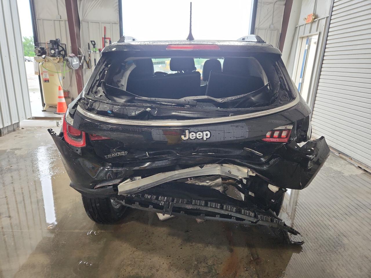 2019 Jeep Compass Latitude Black vin: 3C4NJCBB8KT855604 Damage: Right Tail Light, Broken, Replacement Required