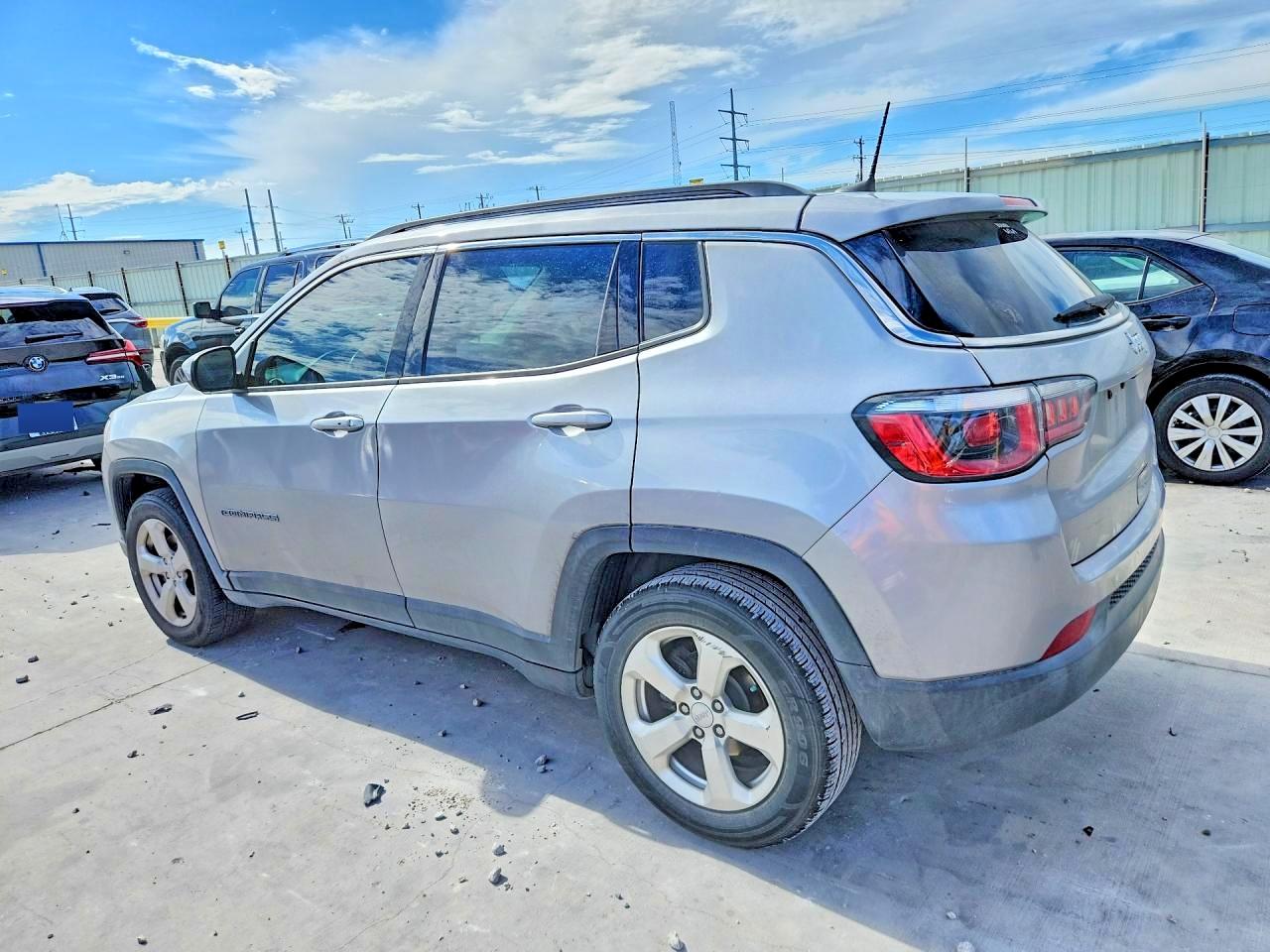 2017 Jeep Compass Latitude Silver vin: 3C4NJCBB9HT632903